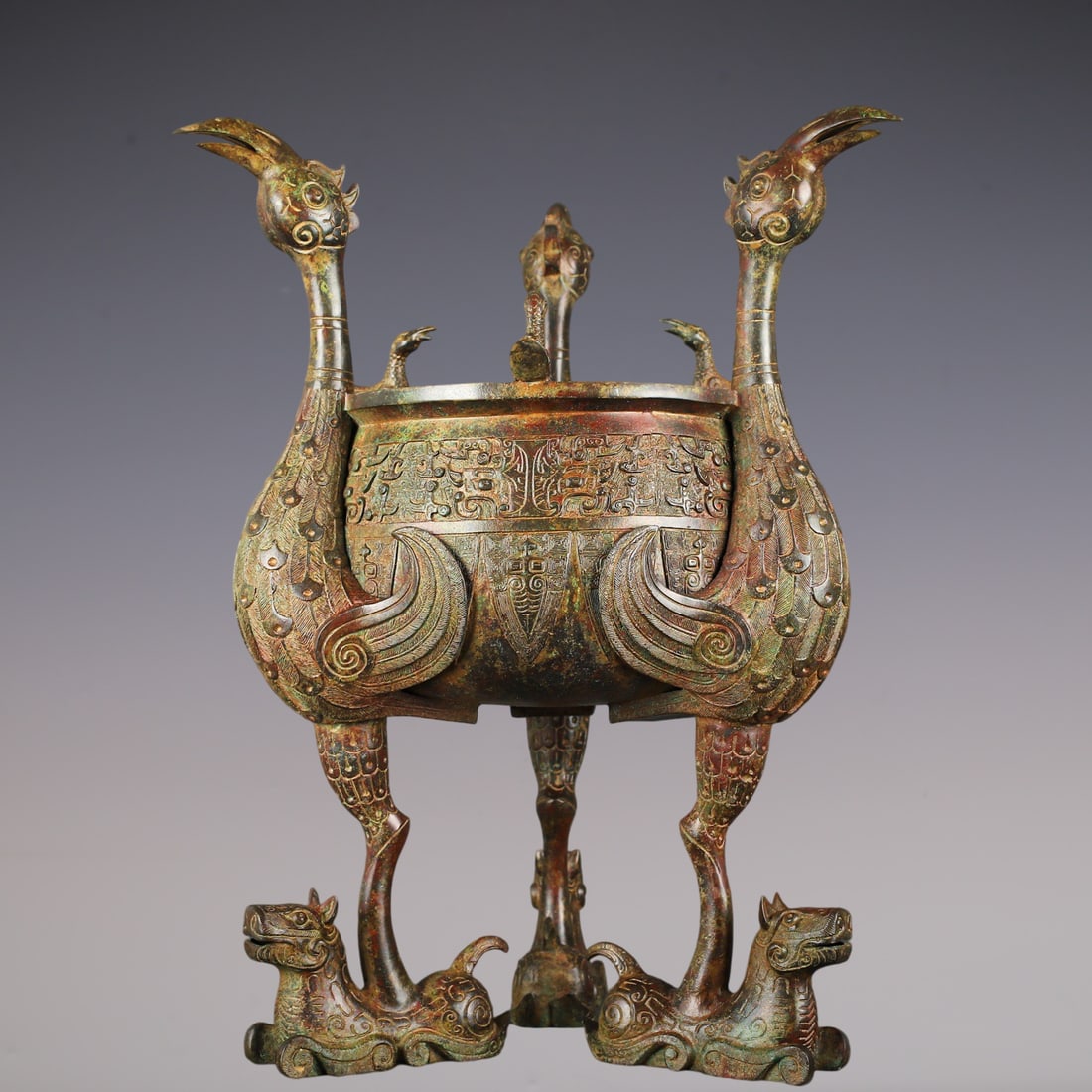 An Exquisite Bronze Phoenix Pattern Censer: An Exquisite Bronze Phoenix Pattern Censer Han Dynasty, China Size:16.1inx21.7in Weight:13600g青铜凤鸟鼓形储备器 中国汉代