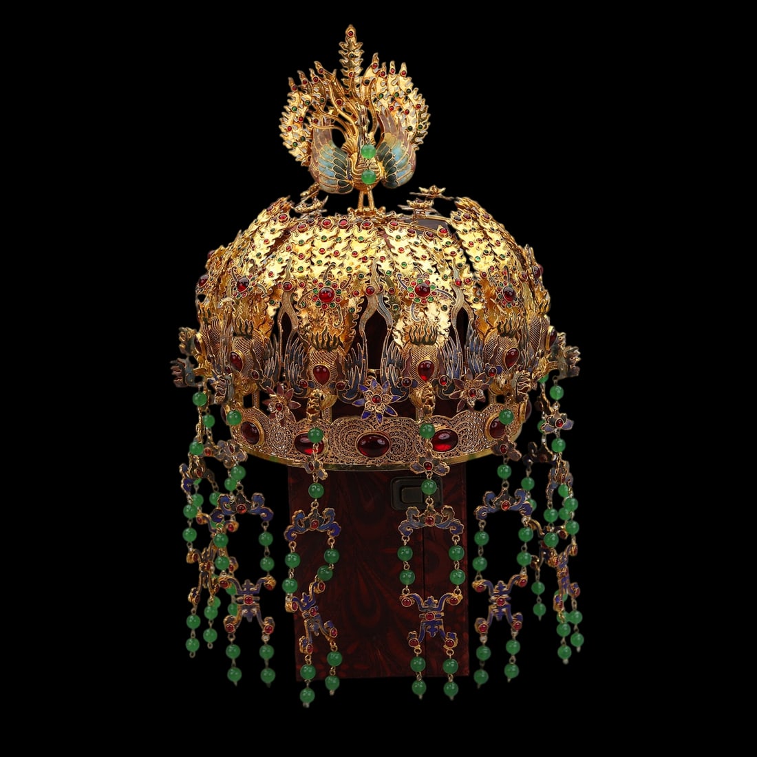An Exquisite Gilt Bronze Inlaid Gems phoenix coronet: An Exquisite Gilt Bronze Inlaid Gems phoenix coronet Qing Dynasty, China Size:16.9inx11.8in Weight:1376g铜鎏金嵌百宝凤冠
