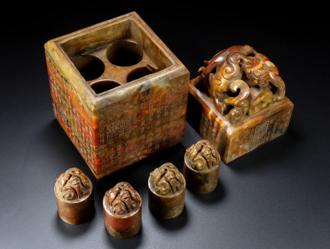 A Set of Fine White Jade Auspicious Beast Seal: A Set of Fine White Jade Auspicious Beast Seal Han Dynasty, China Size:12.2inx5.7inx5.7in Weight:11750g白玉瑞兽盒子印一套 中国汉