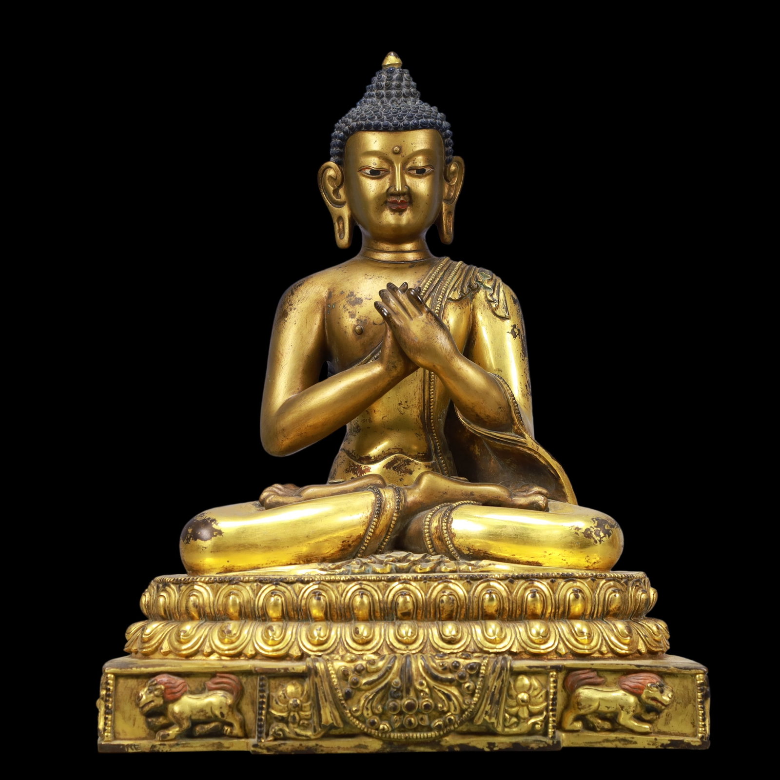 A Exquisite Gilt Bronze Statue of Sakyamuni: A Exquisite Gilt Bronze Statue of Sakyamuni Qing Dynasty, China Qianlong Six-character Mark Size:13inx9.8inx15.9in Weight:14350g铜鎏金如来 中国清代