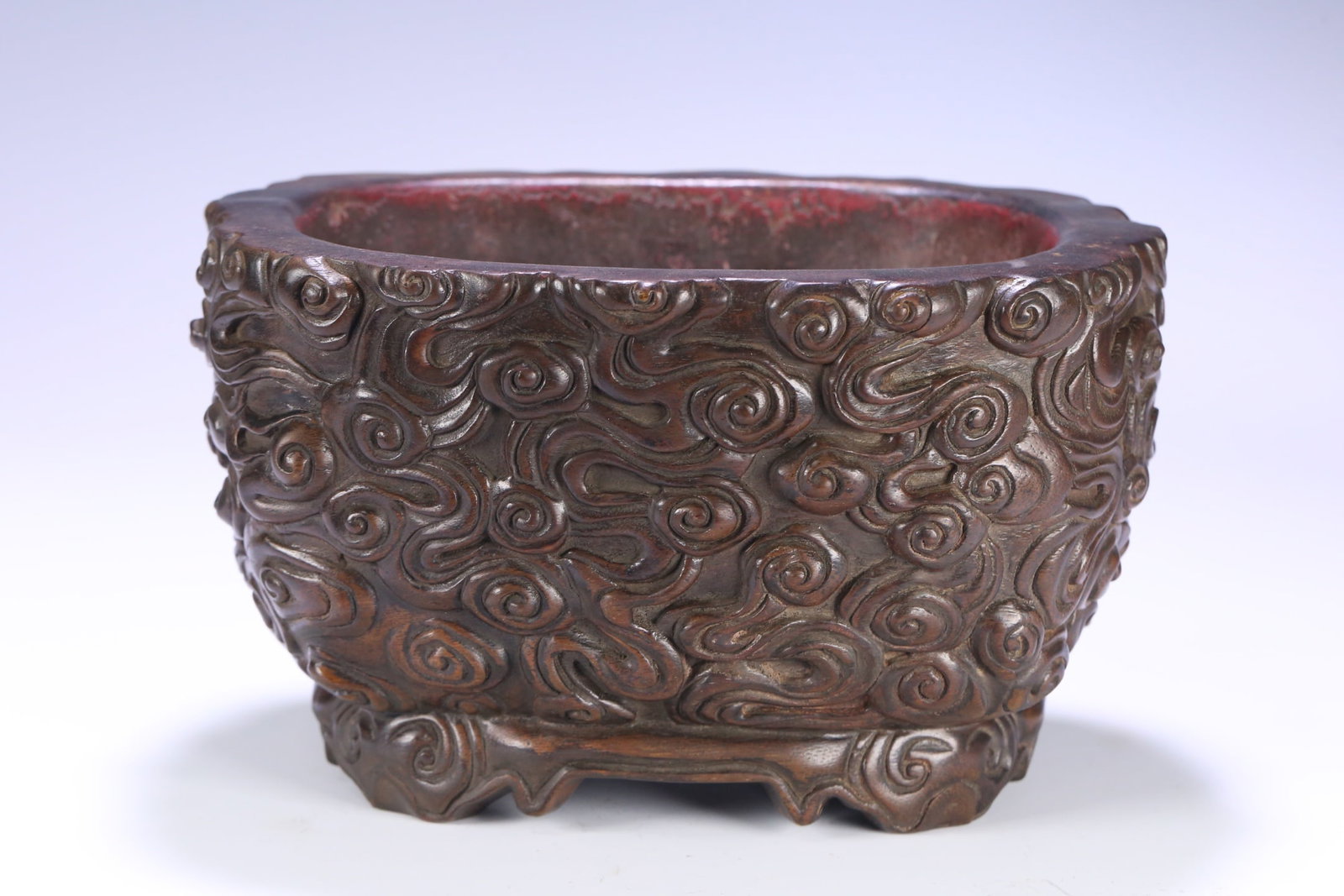 An Exquisite Eaglewood Auspicious Cloud Pattern Brush Washer: An Exquisite Eaglewood Auspicious Cloud Pattern Brush Washer Qing Dynasty, China Size:9.4inx7.3inx5.7in Weight:815.8g沉香木祥云纹水洗 中国&#
