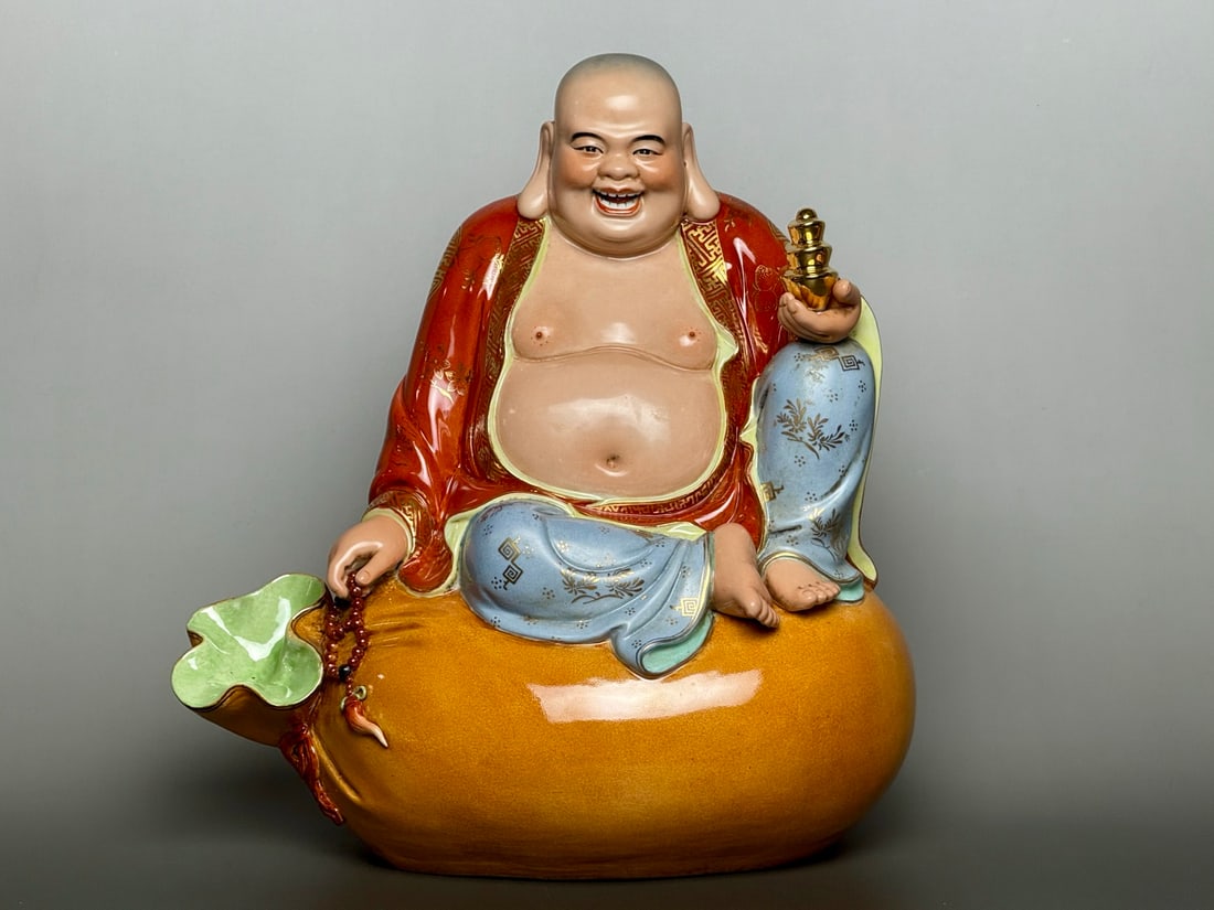 An Exquisite Iron-Red Painted Gold Statue of Arhat: An Exquisite Iron-Red Painted Gold Statue of Arhat ?? Size:12inx10.9in矾红描金布袋罗汉 民国 Size:30.6cmx27.6cm