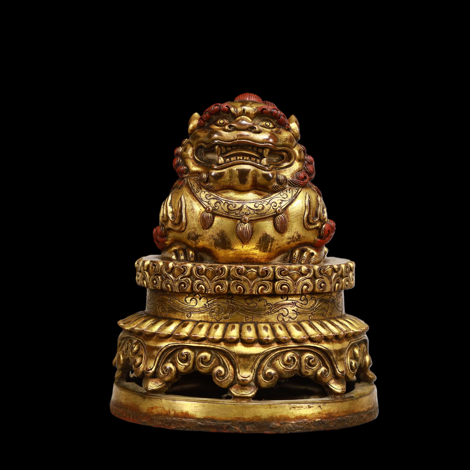 A Exquisite Gilt Bronze Lion Seal: A Exquisite Gilt Bronze Lion Seal Qing Dynasty, China Size:3.9inx3.9inx5.1in Weight:1100g铜鎏金狮子印章 中国清代 Size:10cmx10cmx13cm W
