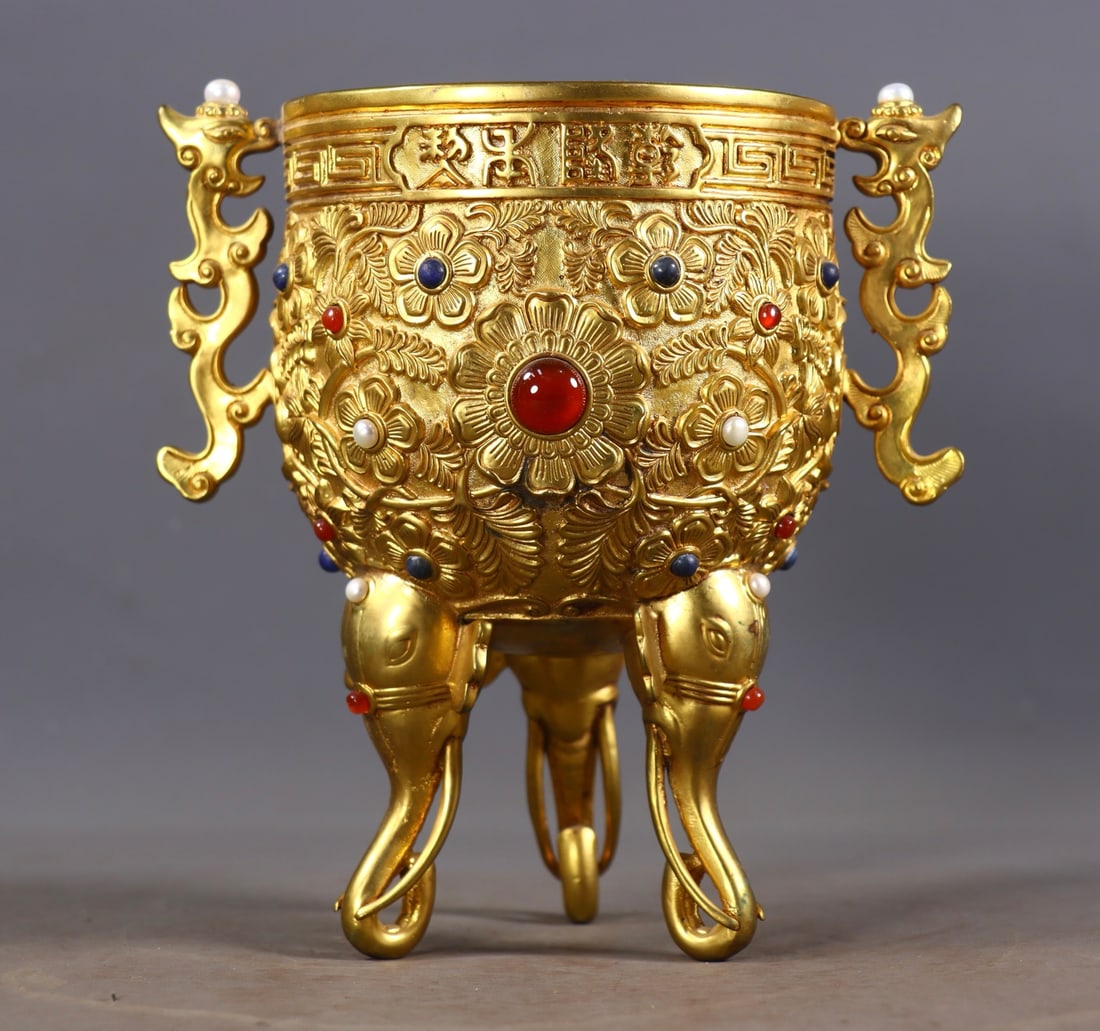 An Exquisite Gilt Bronze Inlaid Gems Flower Pattern Double-Ears and Tripod Censer: An Exquisite Gilt Bronze Inlaid Gems Flower Pattern Double-Ears and Tripod Censer Qing Dynasty, China Size:7.3inx6.7inx4.7in Weight:1616g铜鎏金嵌百宝“金