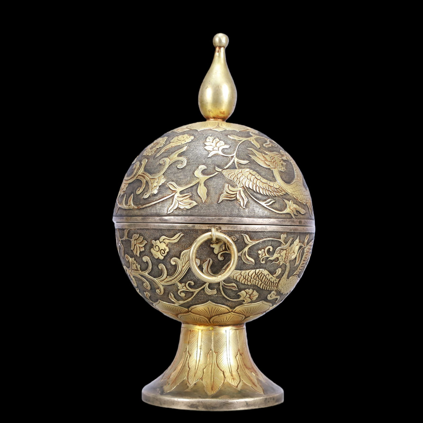 A Exquisite Gilt Silver Lotus Pattern Phoenix Pattern Double-Ears Vase - 2