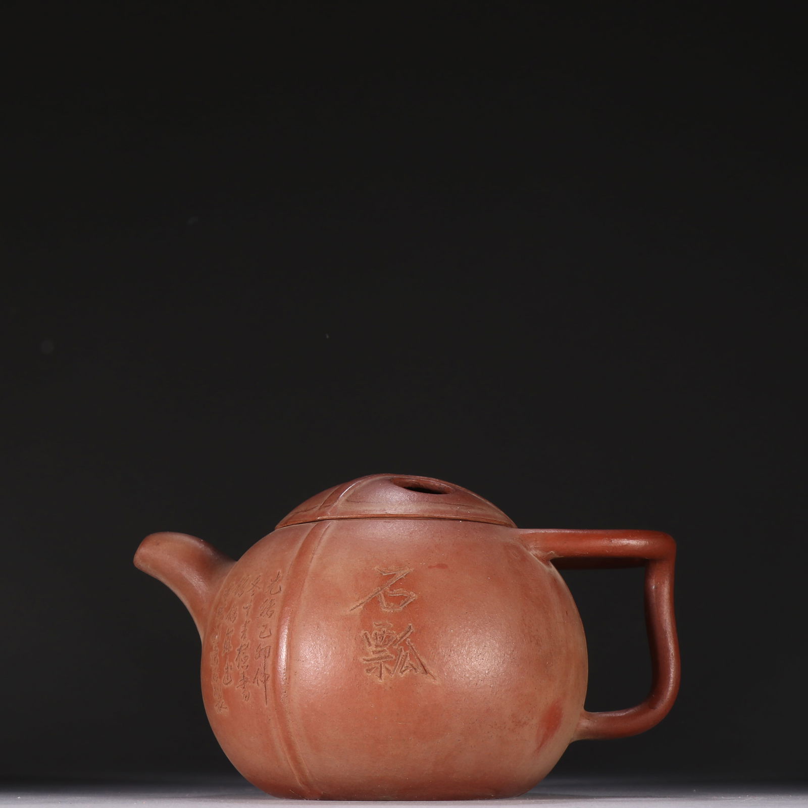 An Exquisite Purple Sands with poem Teapot: An Exquisite Purple Sands with poem Teapot Qing Dynasty, China Size:3.5inx6.7in紫砂茶壶 中国清代 Size:9cmx17cm