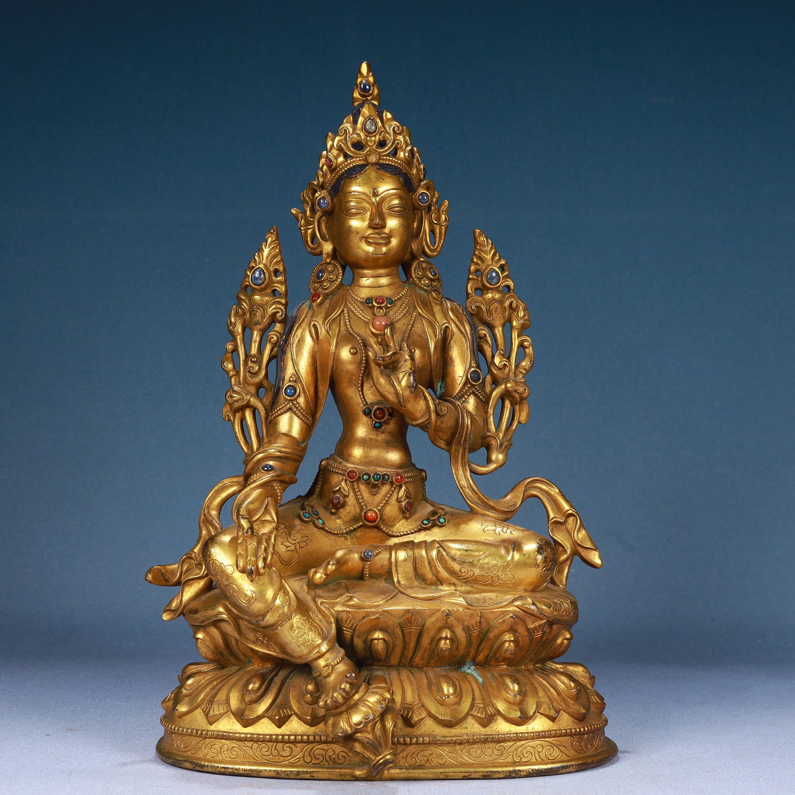A Solemn Gilt Bronze Statue of Tara,Inlaid Gems: A Solemn Gilt Bronze Statue of Tara,Inlaid Gems,Qing Dynasty, China,Size:9.1inx7.1inx14.6in,Weight:7500g 