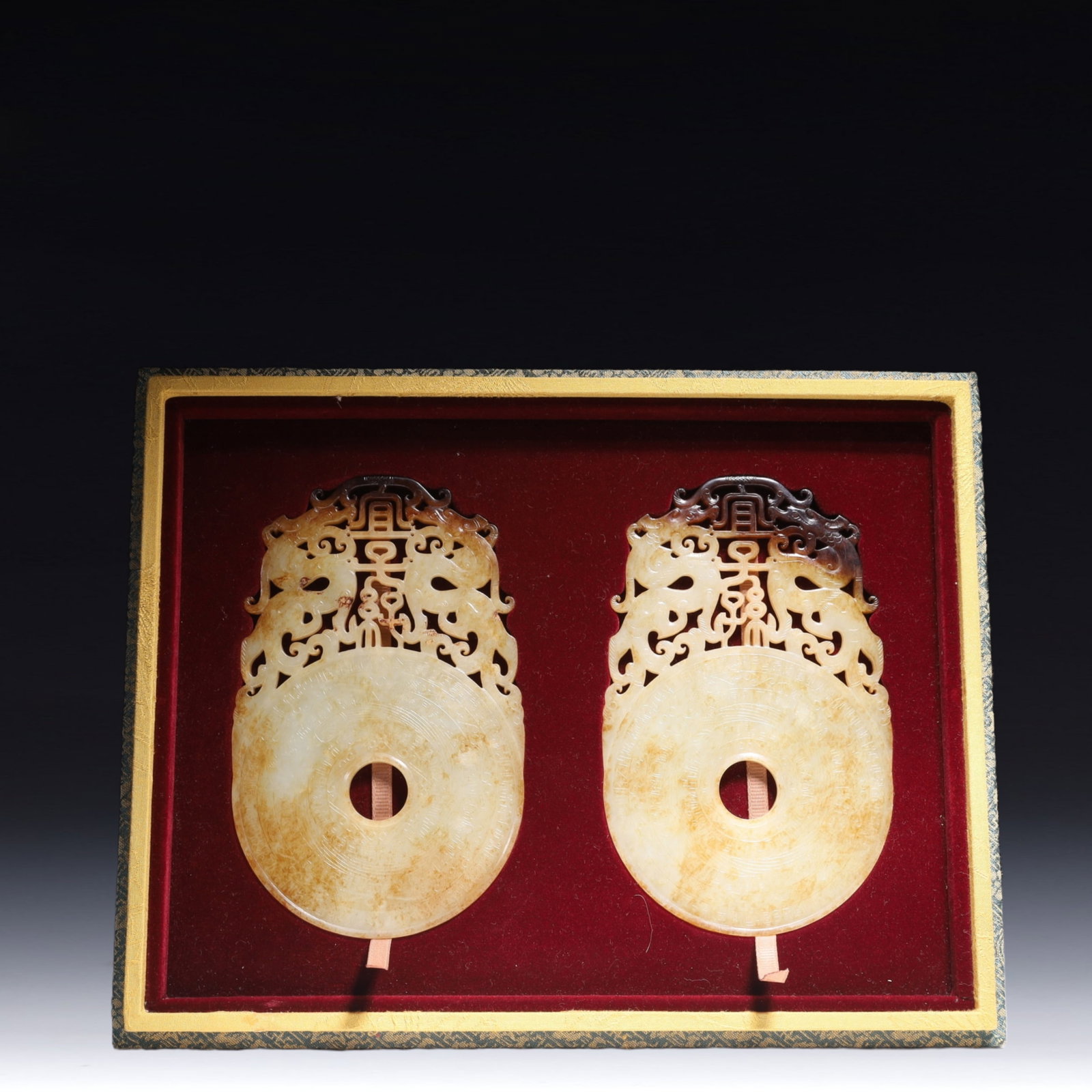 A Pair of Exquisite White Jade Dragon Pattern Pendants: A Pair of Exquisite White Jade Dragon Pattern Pendants,Han Dynasty, China,Size:5.9inx0.2inx3.7in,Weight:146.2g 一对白玉龙纹佩,中国汉代