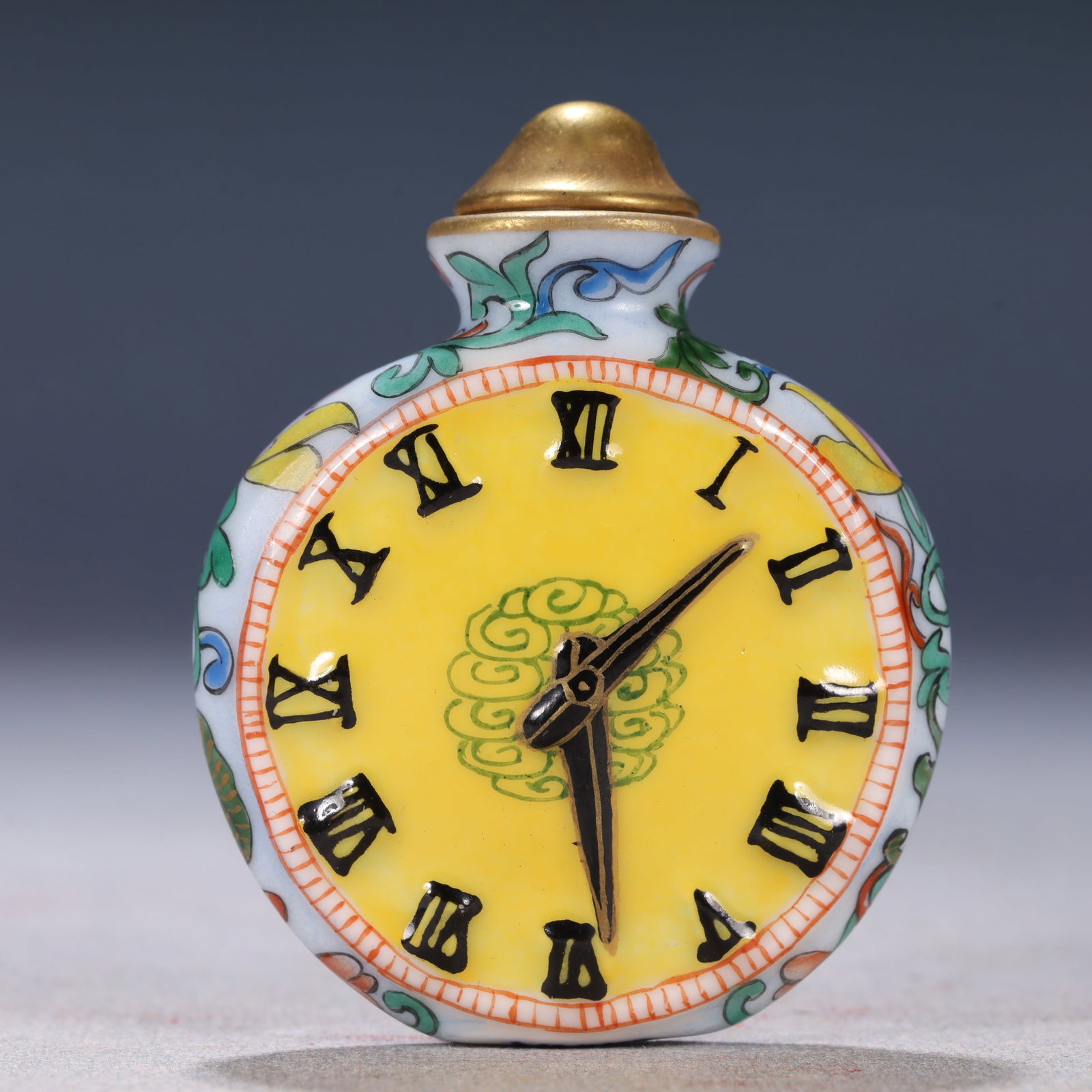 An Exquisite Famille-Rose Timepiece and Figure Pattern Snuff Bottle (1 of 6)