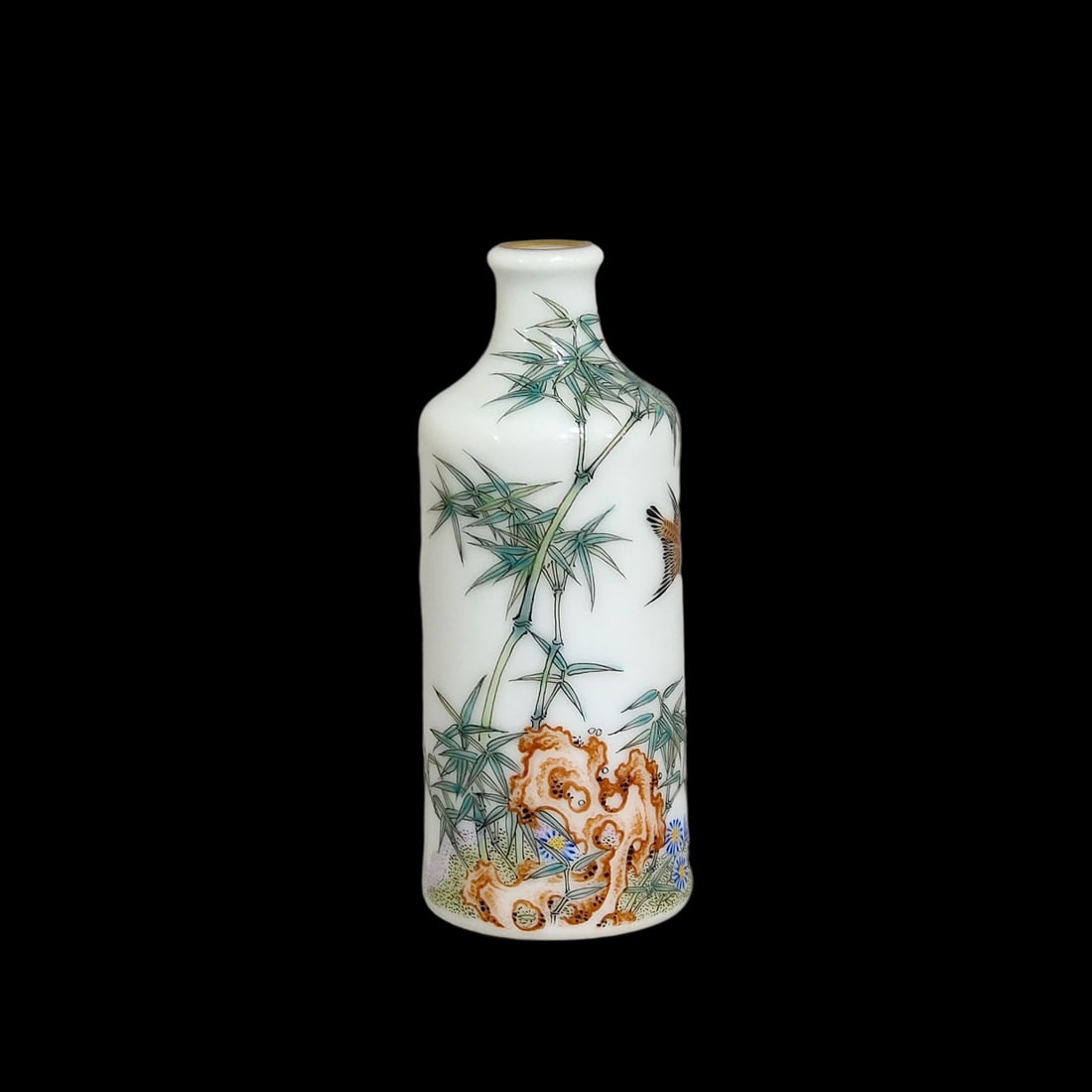 An Exquisite Famille-Rose Flower and Bird Pattern Snuff Bottle,with poem: An Exquisite Famille-Rose Flower and Bird Pattern Snuff Bottle,with poem,Qing Dynasty,China,Qianlong Six-character Mark,Size:3.5inx1.4in 粉彩花鸟纹鼻烟壶