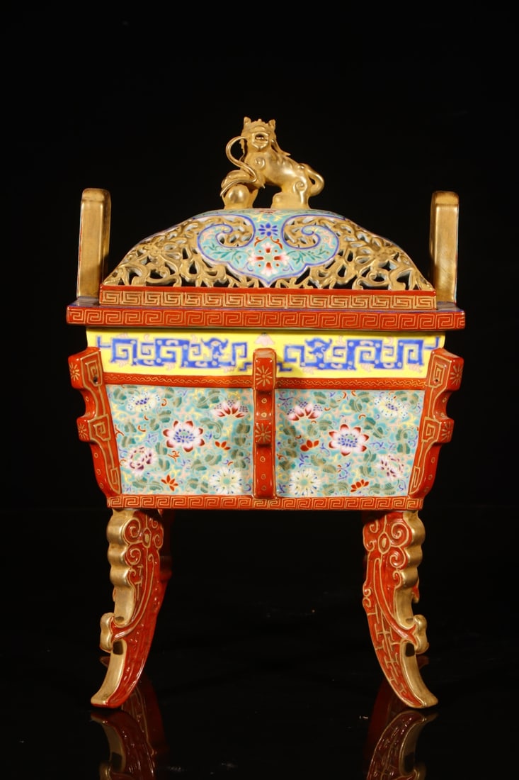 A Rare Enamel Lotus Pattern Double-Ears Censer: A Rare Enamel Lotus Pattern Double-Ears Censer,Qing Dynasty,China,Qianlong Four-character Mark,Size:13.4inx8.1in 珐琅彩缠枝莲纹双耳香炉