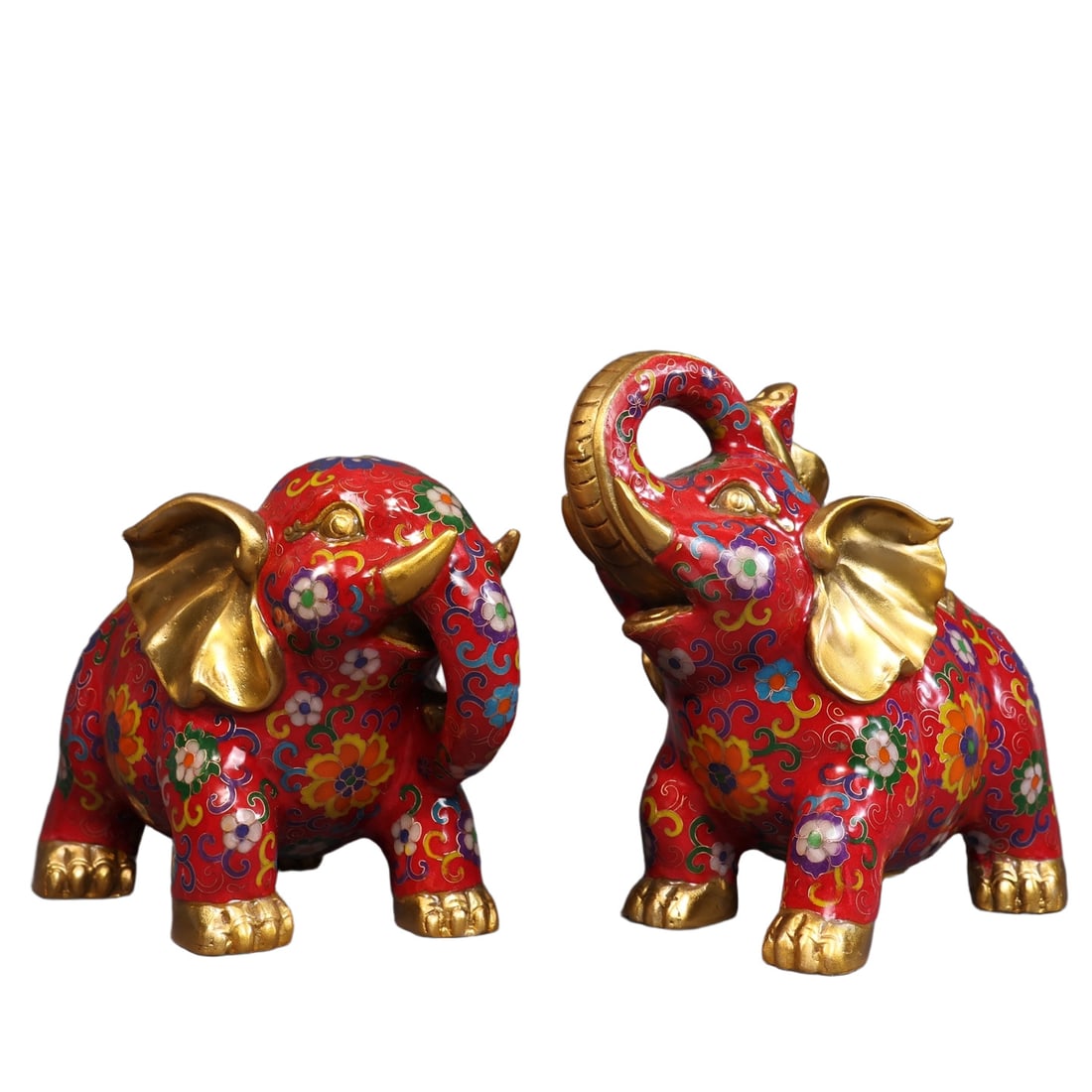 A Pair of Exquisite Gilt Bronze Cloisonne Lotus Pattern Elephant Ornaments: A Pair of Exquisite Gilt Bronze Cloisonne Lotus Pattern Elephant Ornaments,Qing Dynasty,China,Size:9.4inx9.8inx5.5in,Weight:7100g 一对铜鎏金景泰蓝ಶ