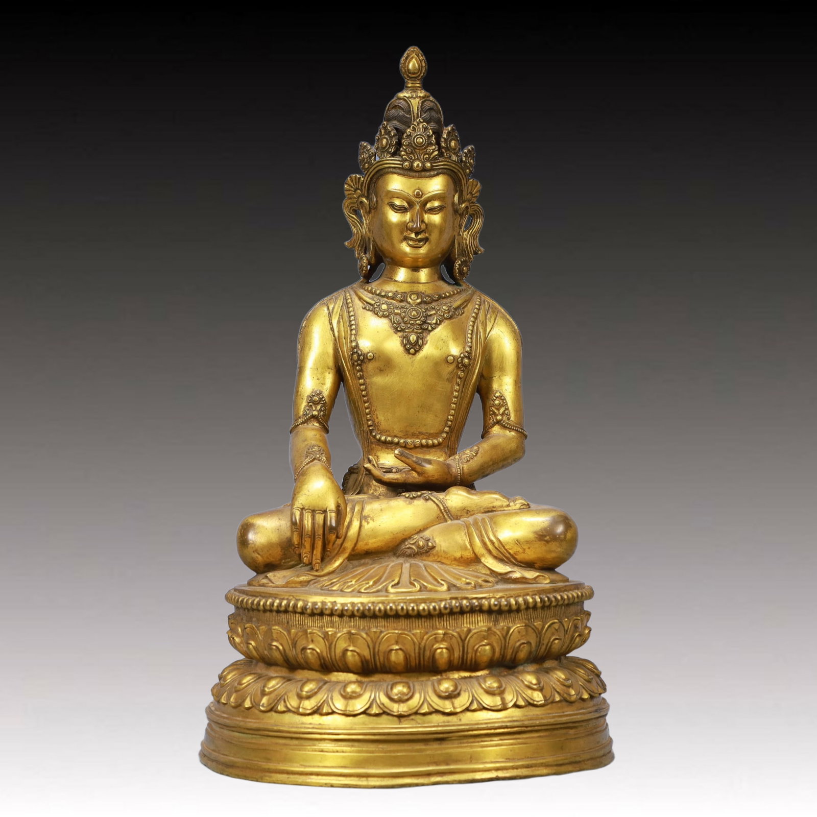 A Solemn Gilt Bronze Statue of Bodhisattva: A Solemn Gilt Bronze Statue of Bodhisattva,Ming Dynasty, China,Size:7.9inx7.9inx16.5in Weight:9550g 铜鎏金菩萨像,中国明代