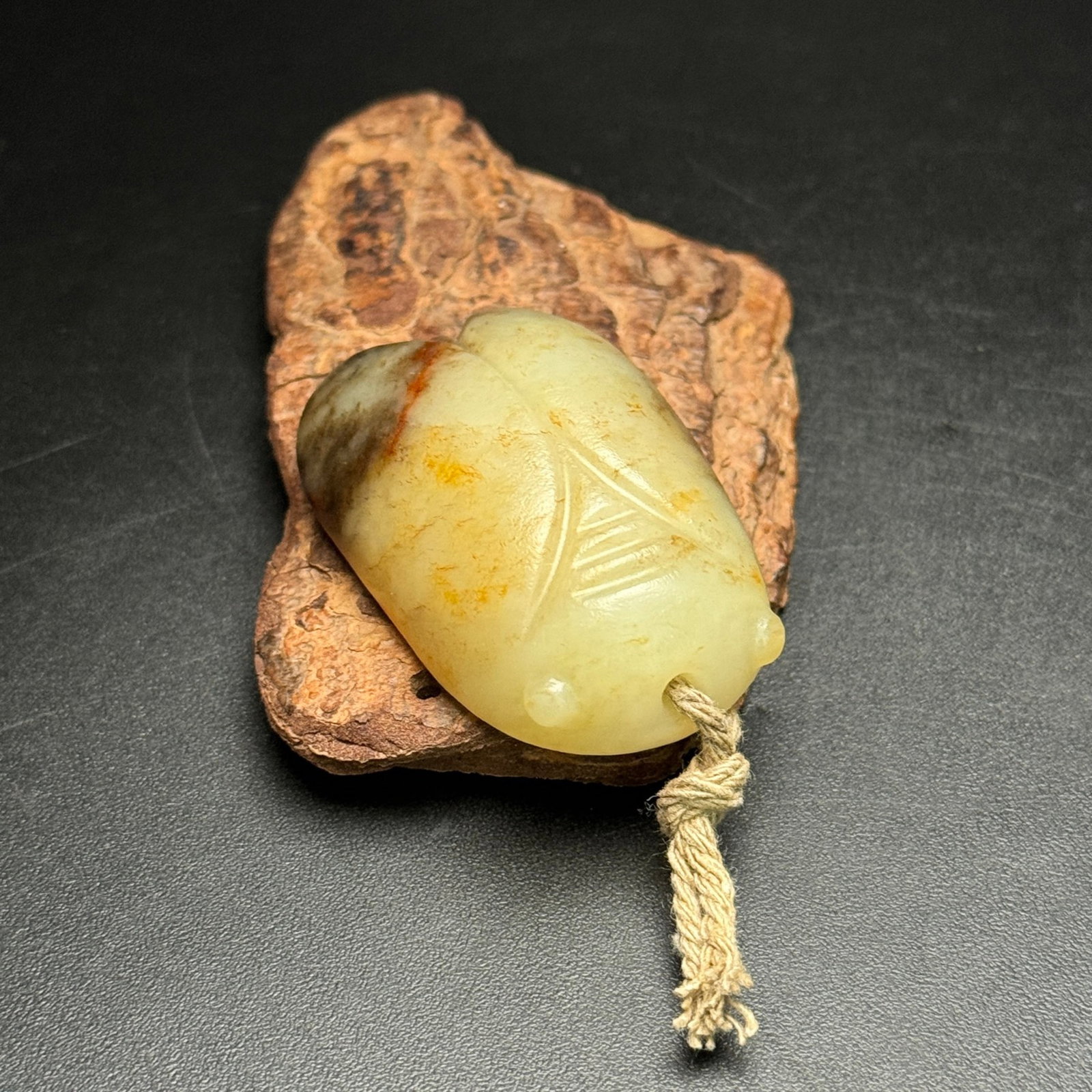 An Exquisite White Jade Cicada Ornament - 5