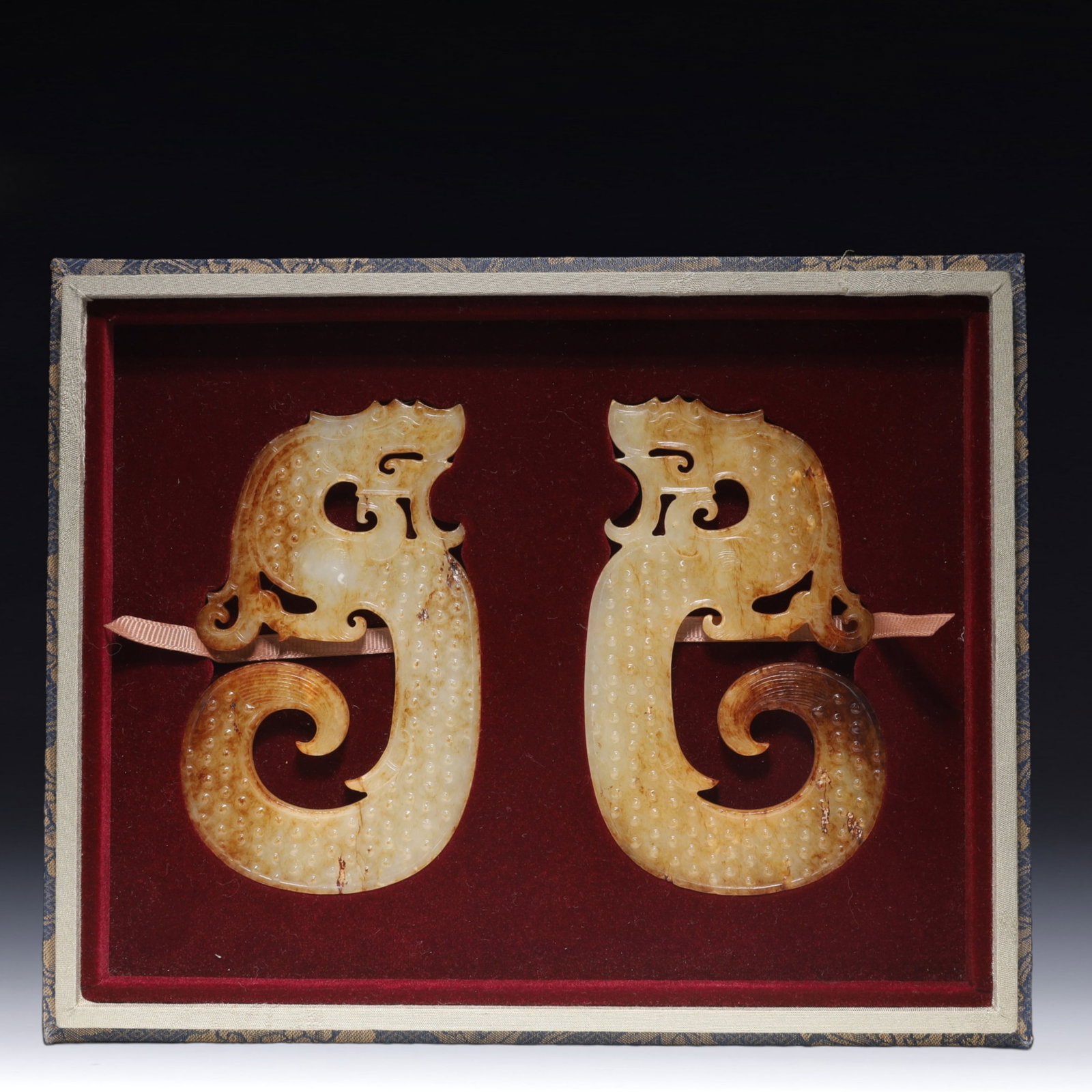 A Pair of Exquisite White Jade Dragon Pattern Pendants: A Pair of Exquisite White Jade Dragon Pattern Pendants,Han Dynasty, China,Size:5inx0.2inx3in,Weight:160.9g 一对白玉龙纹佩,中国汉代