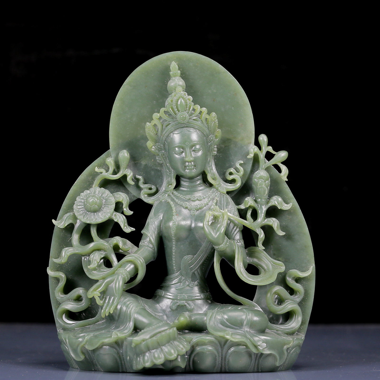 An Exquisite Jasper Tara Ornament: An Exquisite Jasper Tara Ornament,Qing Dynasty, China,Size: 5.9inx3.3inx7.9in,Weight:1445g 碧玉度母像摆件，清代