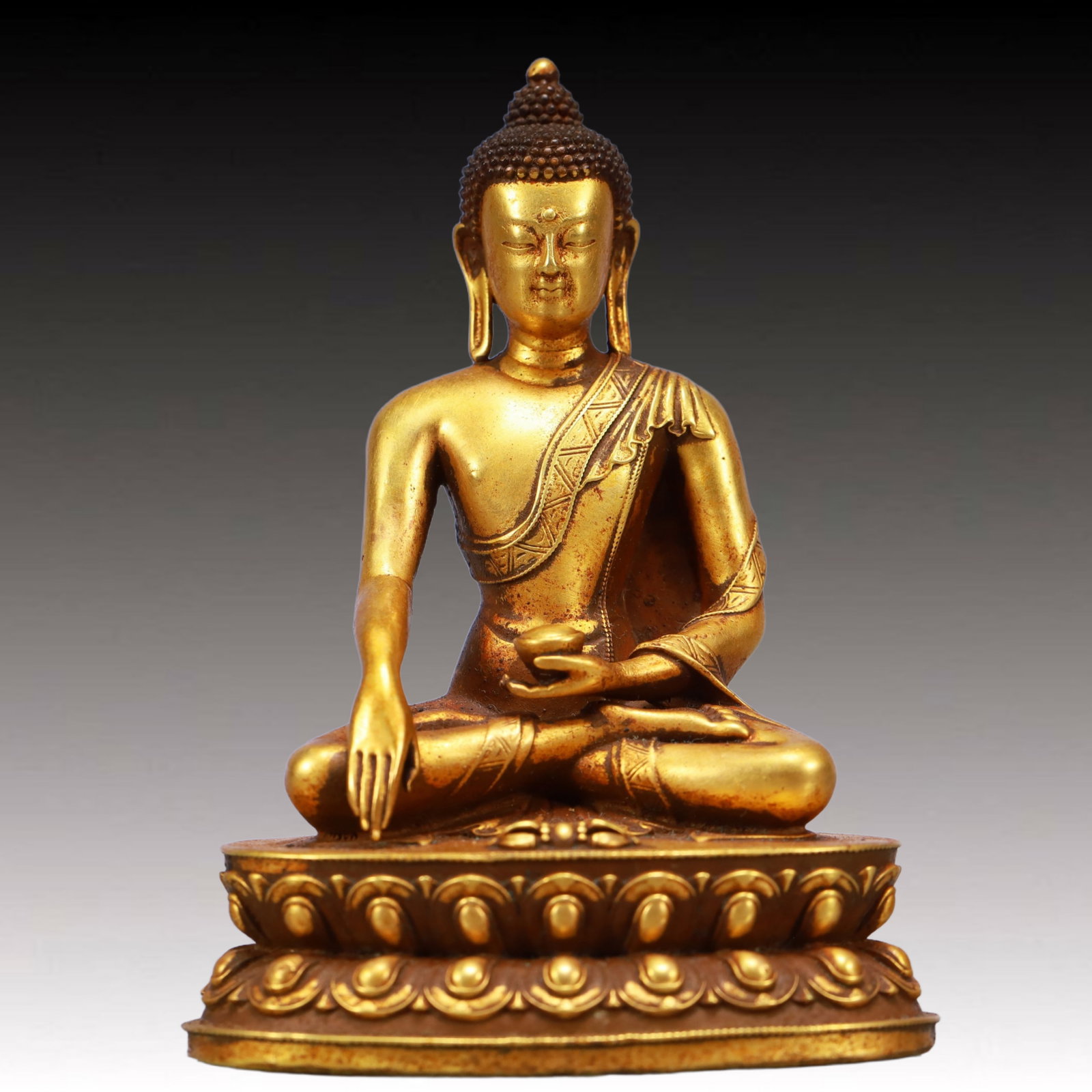 A Solemn Gilt Bronze Statue of Sakyamuni: A Solemn Gilt Bronze Statue of Sakyamuni,Qing Dynasty, China,Size:2.8inx2inx3.9in,Weight:563g 铜鎏金如来像,中国清代