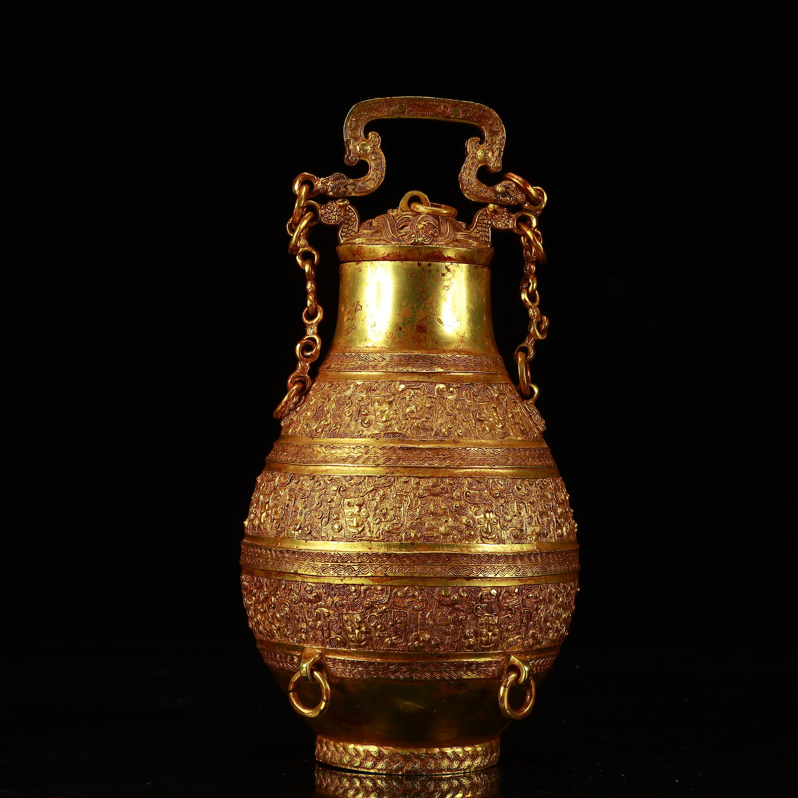 An Exquisite Gilt Bronze Dragon Pattern Jar with Cove,With Inscription: An Exquisite Gilt Bronze Dragon Pattern Jar with Cove,With Inscription,Qing Dynasty, China,Size:5.5inx3.9inx10.6in,Weight:1250g 