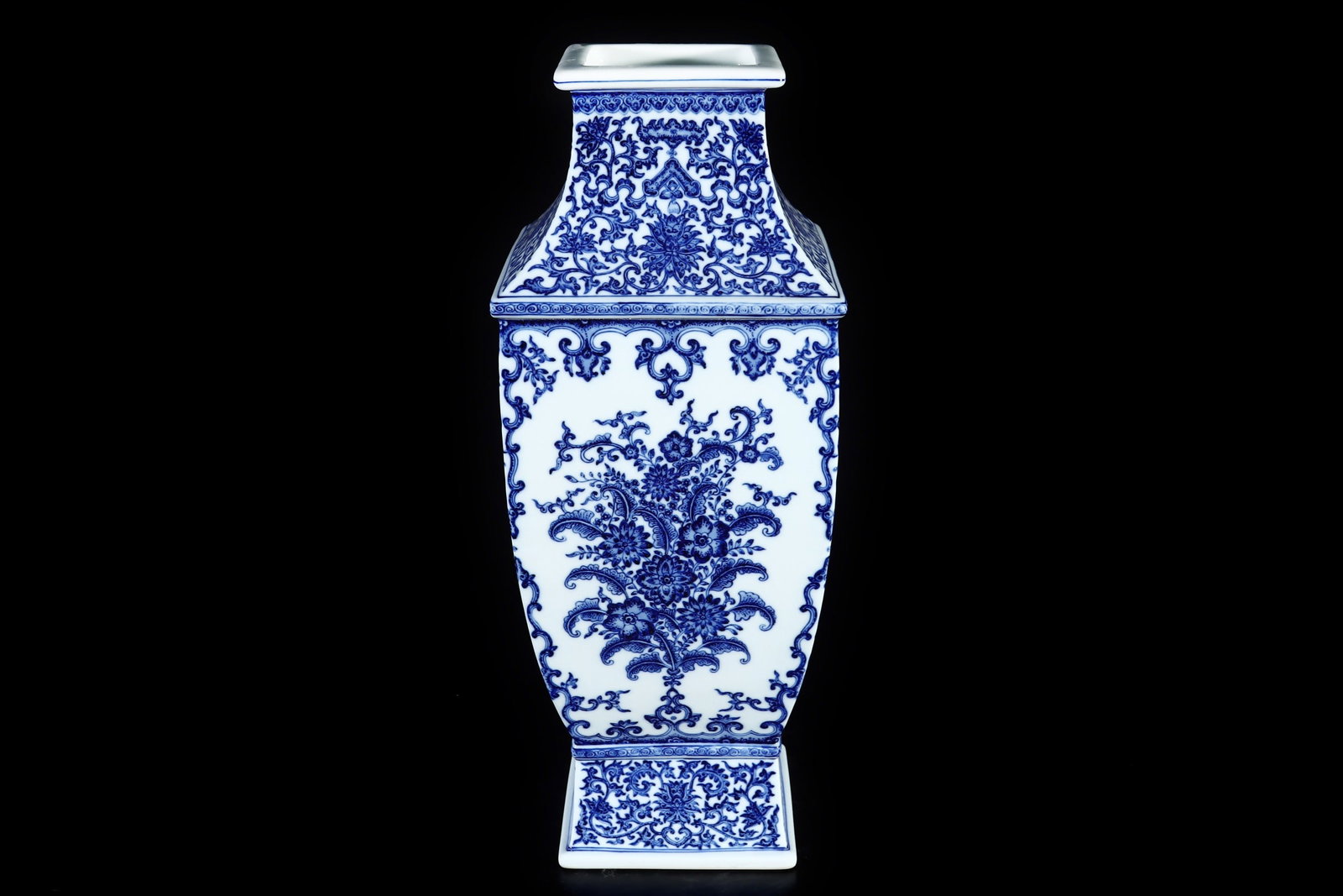 A Huge Blue and White Flower Pattern Vase (1 of 9)