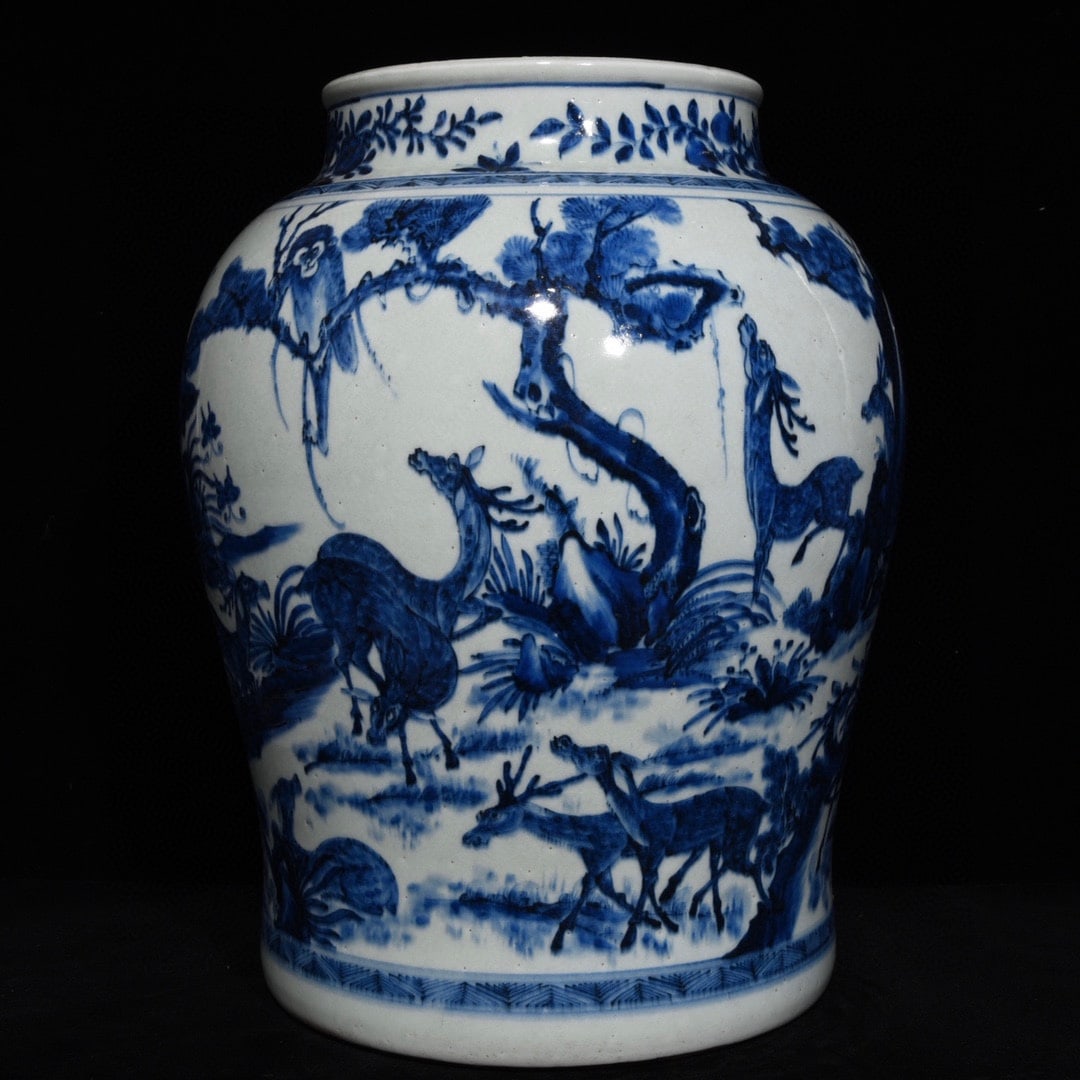 A Huge Blue and White Pine and Deer Pattern Jar: A Huge Blue and White Pine and Deer Pattern Jar,Qing Dynasty,China,Size:18.7inx13.4in 青花松鹿纹罐,中国清代