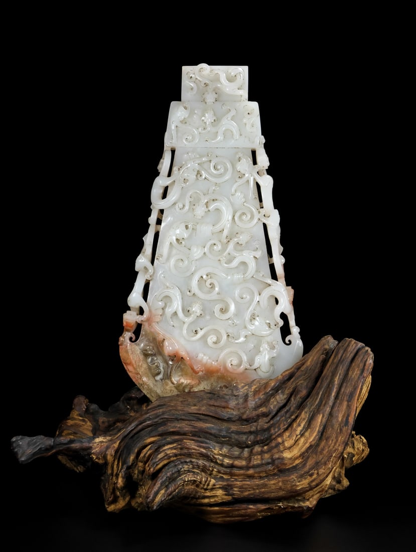 An Exquisite White Jade Chi-Dragon Pattern Ornament: An Exquisite White Jade Chi-Dragon Pattern Ornament,Qing Dynasty,China,Size:13.4inx6.5inx0.6in,Weight:1339g 白玉螭龙纹摆件,中国清代