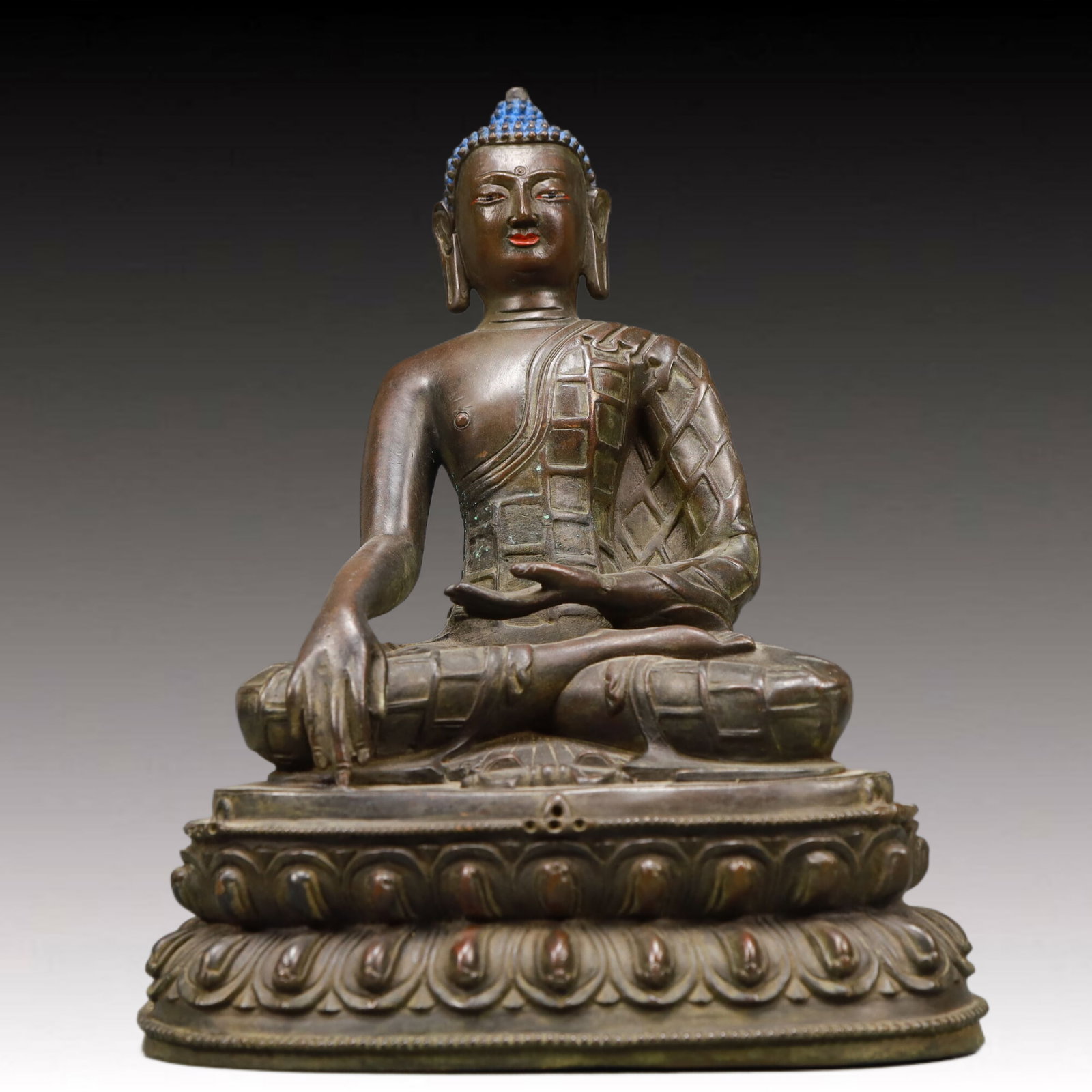 A Solemn Bronze Statue of Sakyamuni: A Solemn Bronze Statue of Sakyamuni,Qing Dynasty, China,Size:7.5inx5.1inx9.8in Weight:3250g 铜释迦摩尼像,中国清代