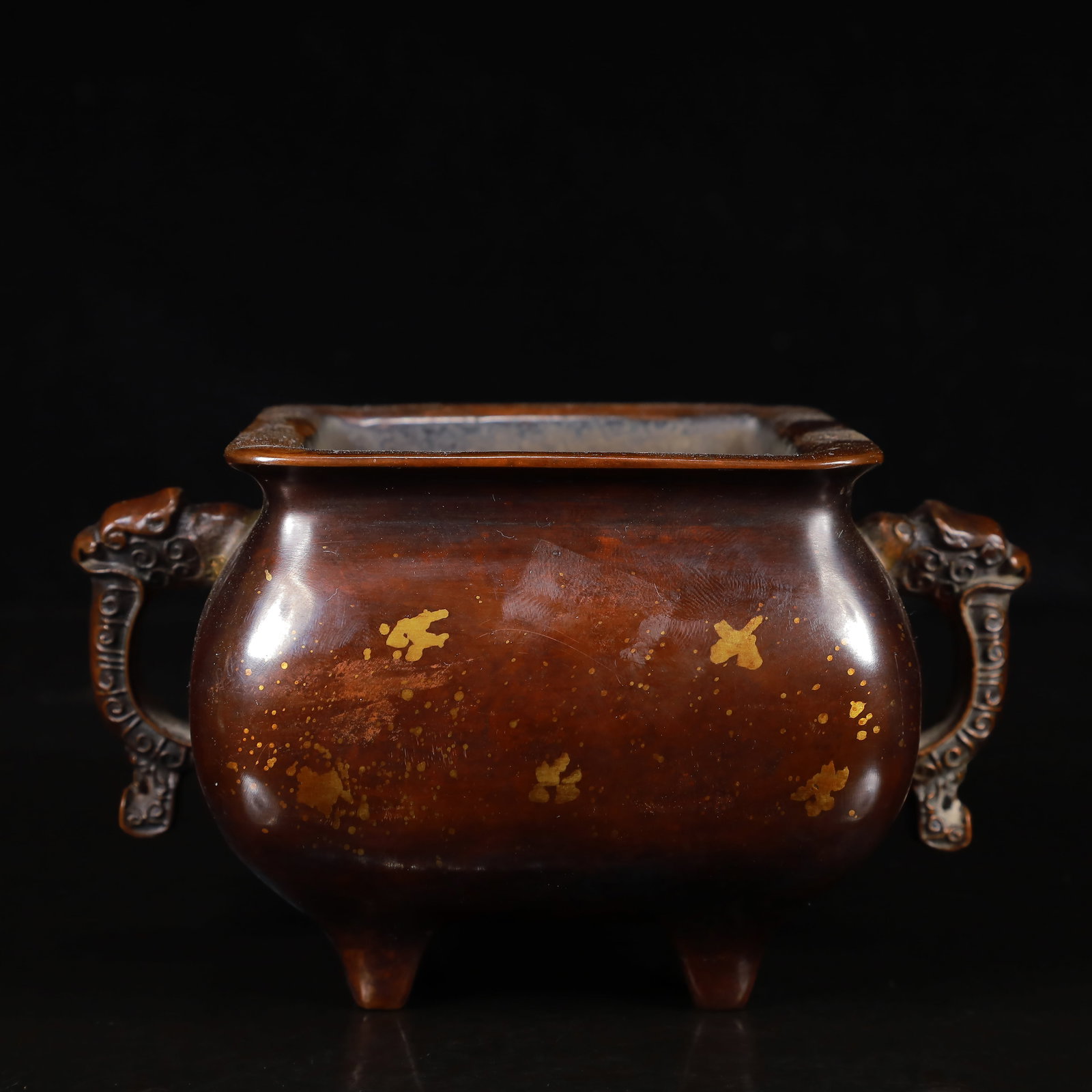 A Rare Bronze Double-Ears Censer: A Rare Bronze Double-Ears Censer,Ming Dynasty,China,With Mark,Size:5.9inx3.9inx3.1in,Weight:1850g 铜双耳香炉,中国明代,带款