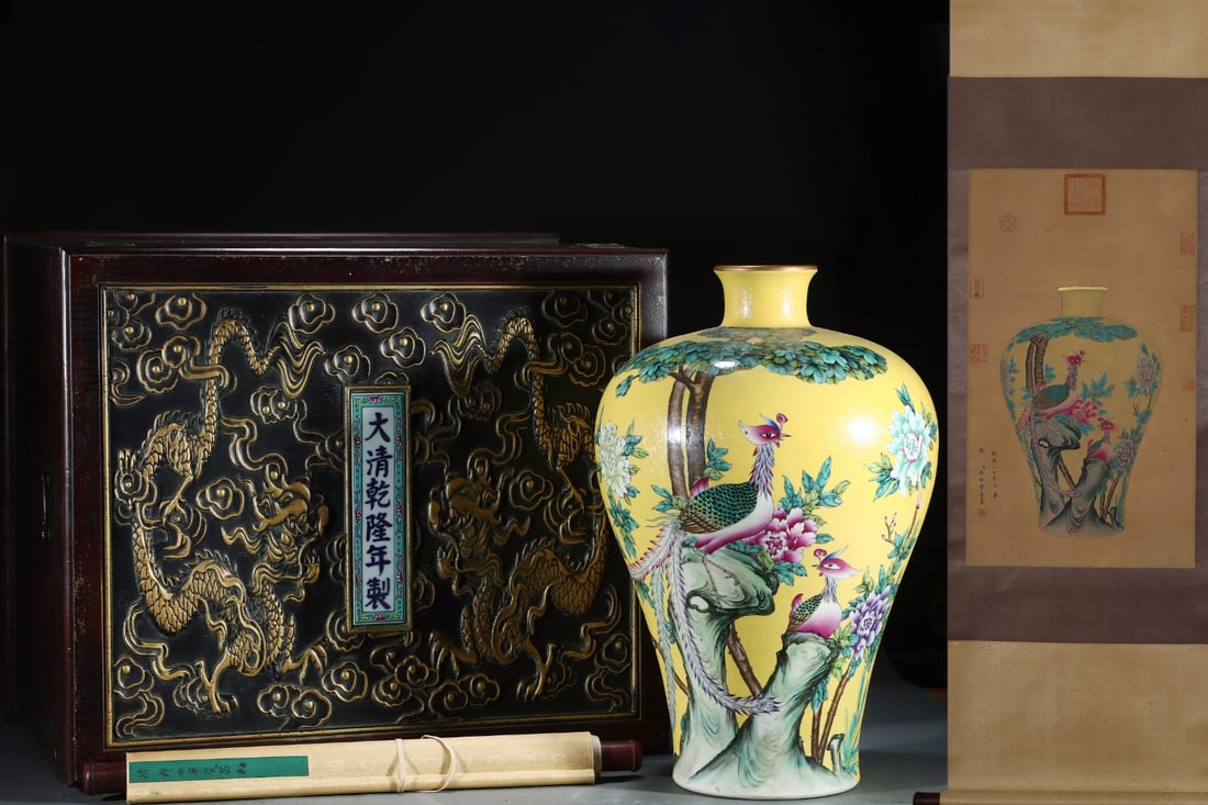 A Huge Yellow Ground Famille-Rose Flower and Phoenix Pattern Vase,with Chinese Vertical Scroll Ink: A Huge Yellow Ground Famille-Rose Flower and Phoenix Pattern Vase,with Chinese Vertical Scroll Ink Painting on Silk,Qing Dynasty,China,Qianlong Six-character Mark,Size:(Without