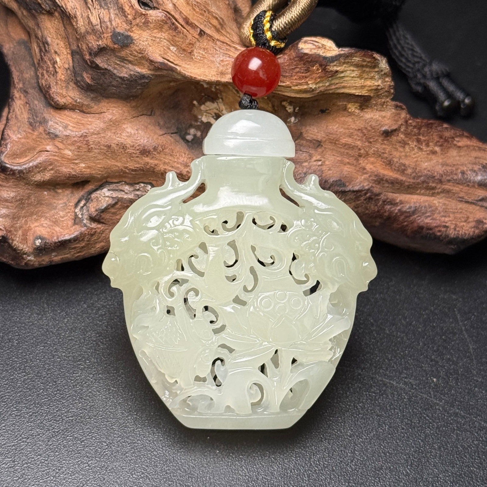 An Exquisite White Jade Flower and Dragon Pattern Pendant: An Exquisite White Jade Flower and Dragon Pattern Pendant,Qing Dynasty,China,Size:2inx1.8inx0.5in,Weight:35g 白玉花卉龙纹挂件,中国清&#