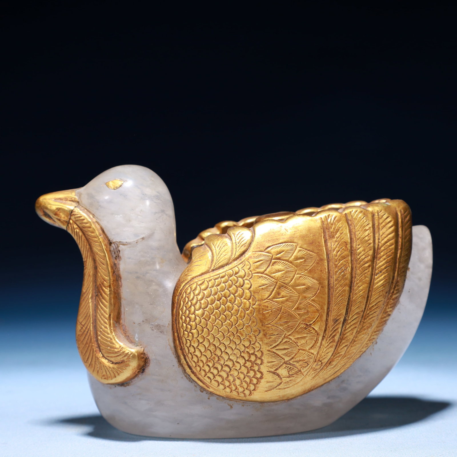 An Exquisite Agate Cover with Gold Duck-Shaped Pot (1 of 12)
