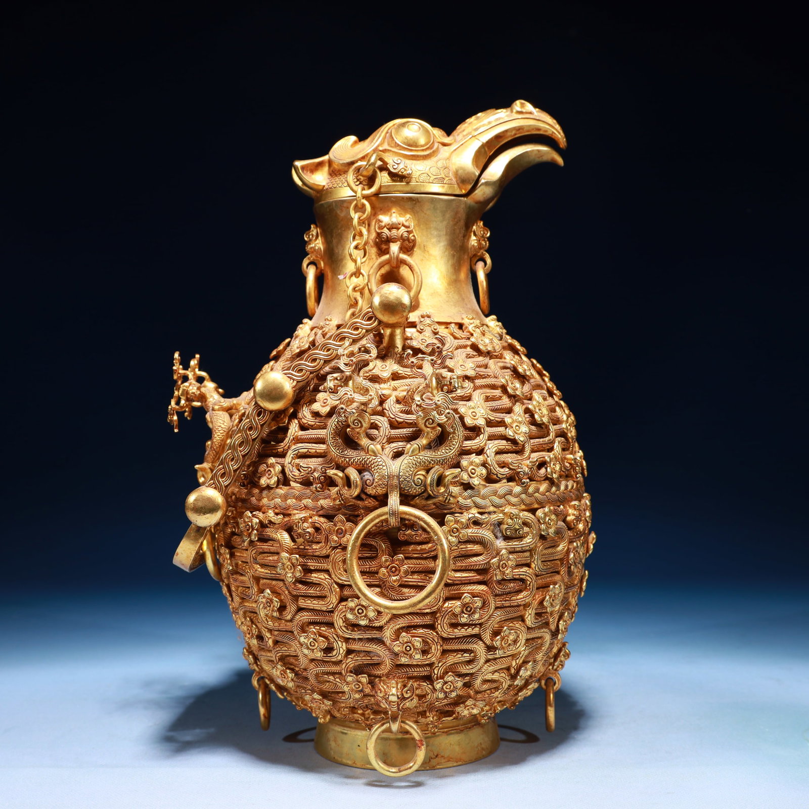 An Exquisite Gilt Bronze Dragon Pattern Ewer: An Exquisite Gilt Bronze Dragon Pattern Ewer,Qing Dynasty,China,Size:8.7inx7.1inx15in,Weight:4900g 铜鎏金龙纹提壶,中国清代