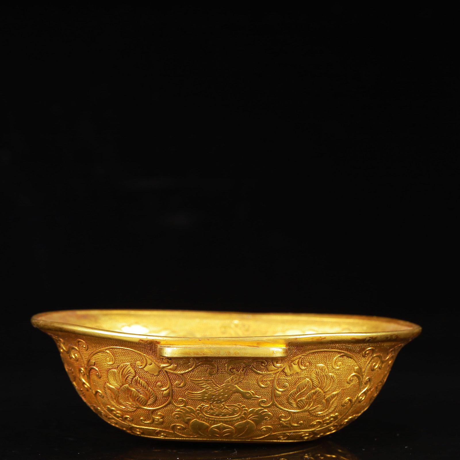 An Exquisite Gilt Bronze Flower and Bird Pattern Basin: An Exquisite Gilt Bronze Flower and Bird Pattern Basin,Qing Dynasty,China,Size:5.5inx5.3inx1.8in,Weight:304g 铜鎏金花鸟纹盆,中国清代