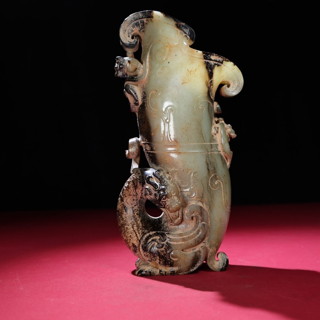 An Exquisite White Jade Dragon Pattern Cup: An Exquisite White Jade Dragon Pattern Cup,Qing Dynasty,China,Size:9.2inx4.9inx3.4in,Weight:1439g 白玉龙纹杯,中国清代