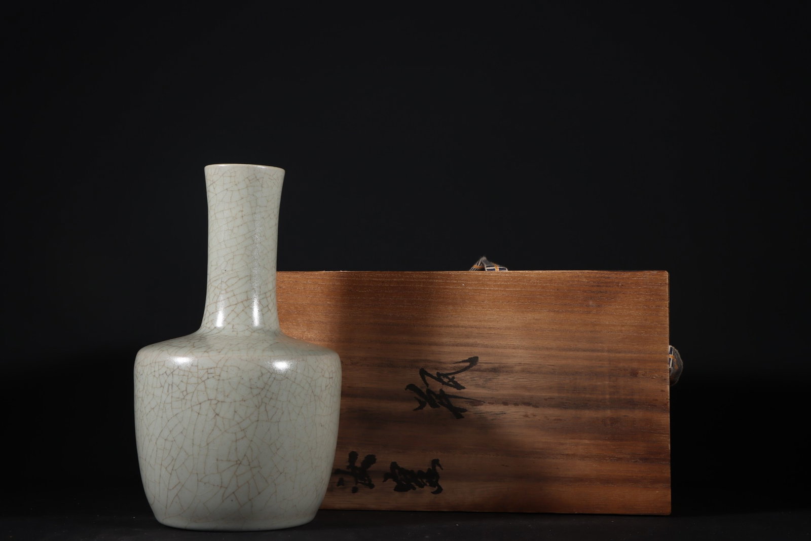 An Exquisite Ru yao Vase: An Exquisite Ru yao Vase,Song Dynasty,China,Size:7.7inx4.3in 汝窑瓶,中国宋代
