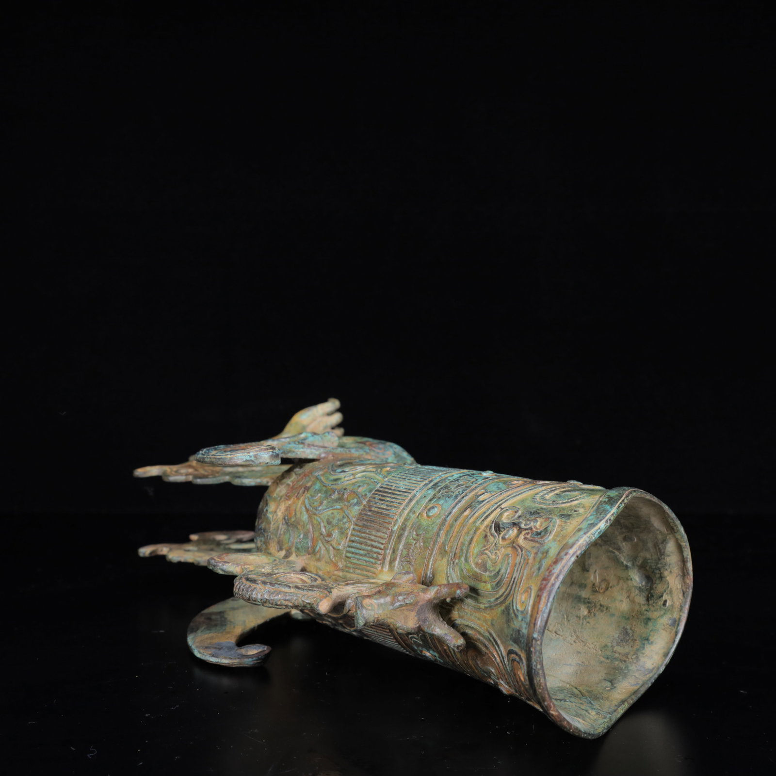 An Archaic Bronze Phoenix Pattern Cup - 16