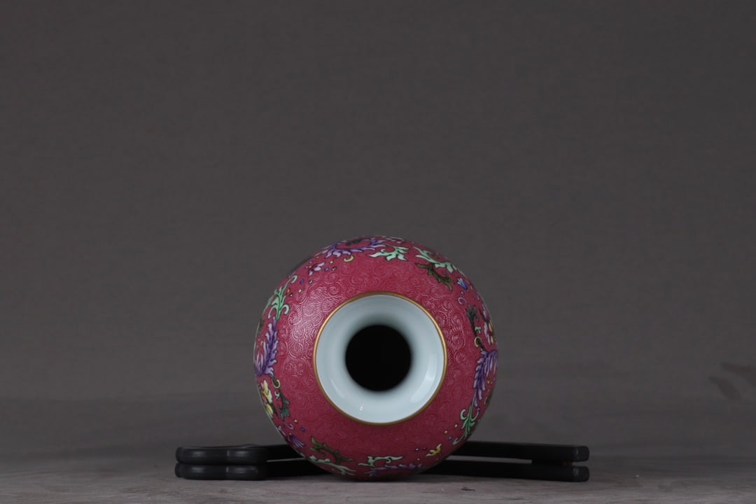 An Exquisite Ruby Red-Glazed Lotus Pattern Vase - 8