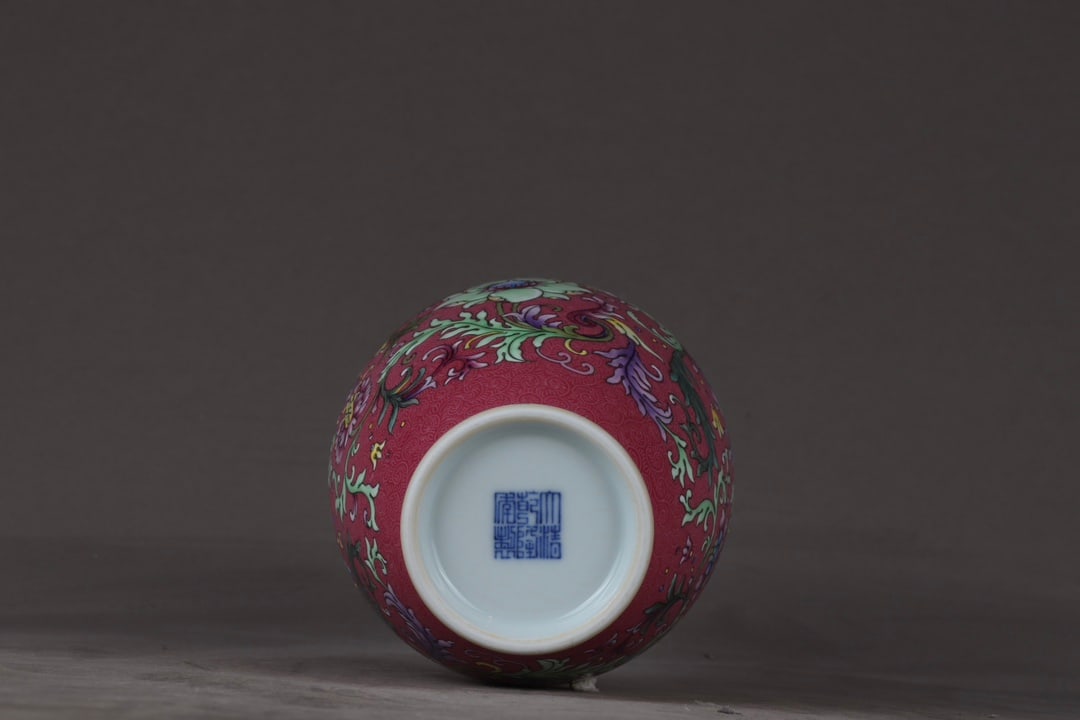 An Exquisite Ruby Red-Glazed Lotus Pattern Vase - 9