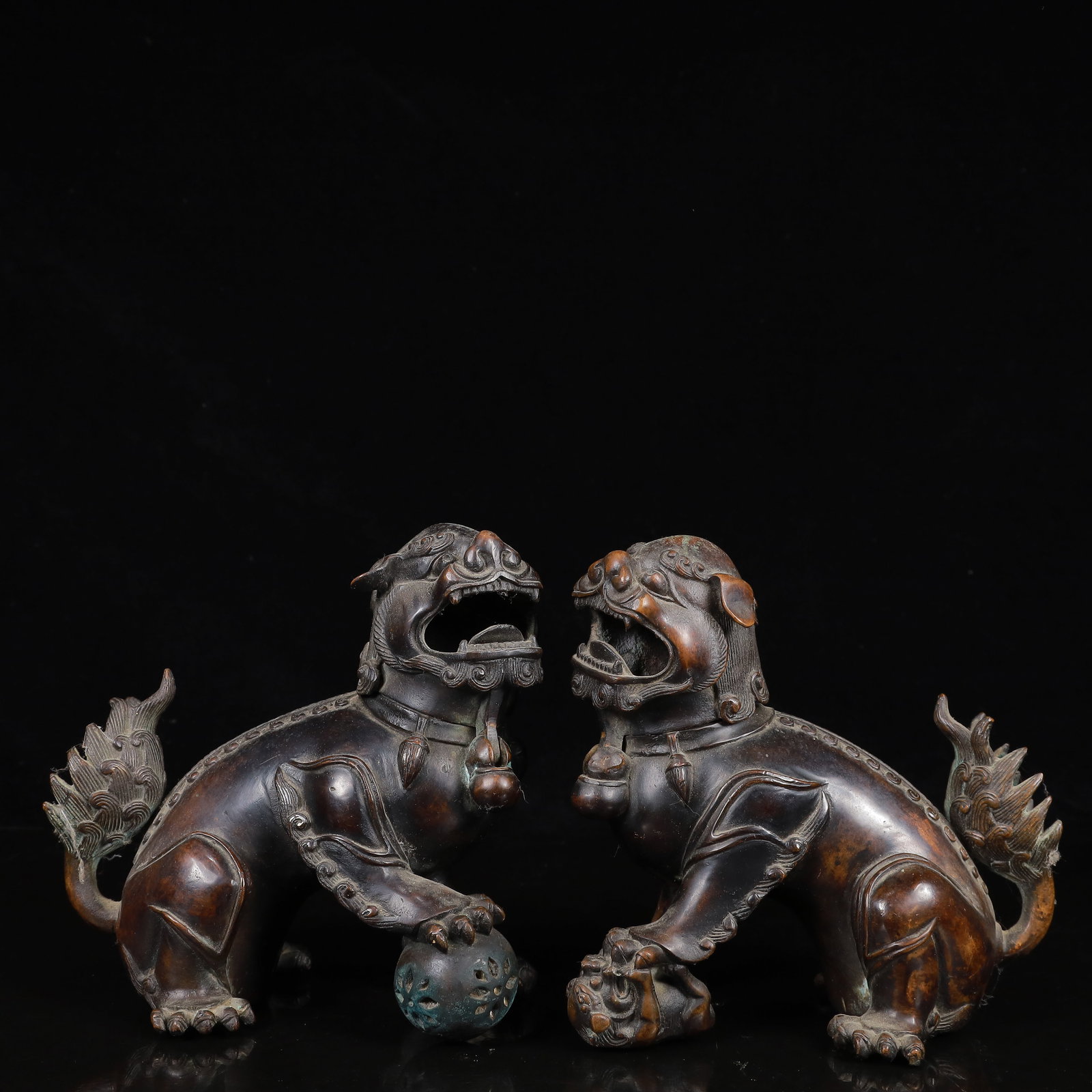 A Pair of Rare Bronze Lion Ornaments: A Pair of Rare Bronze Lion Ornaments,Ming Dynasty,China,Size:7.1inx3.5inx6.7in,Weight:3550g 一对铜狮子摆件,中国明代