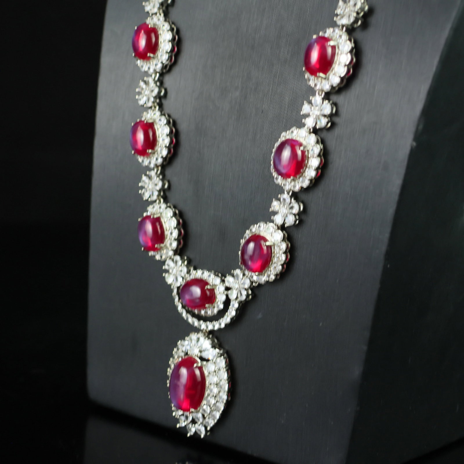 An Exquisite Necklace - 4