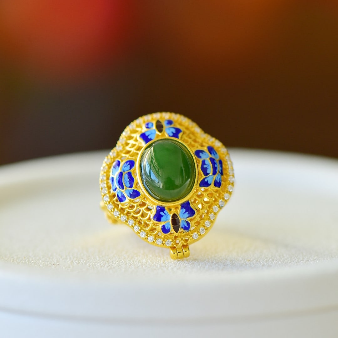 An Exquisite Sterling Silver Inlaid Jasper Ring: An Exquisite Sterling Silver Inlaid Jasper Ring,Size:0.3inx0.4in 纯银镶碧玉戒指