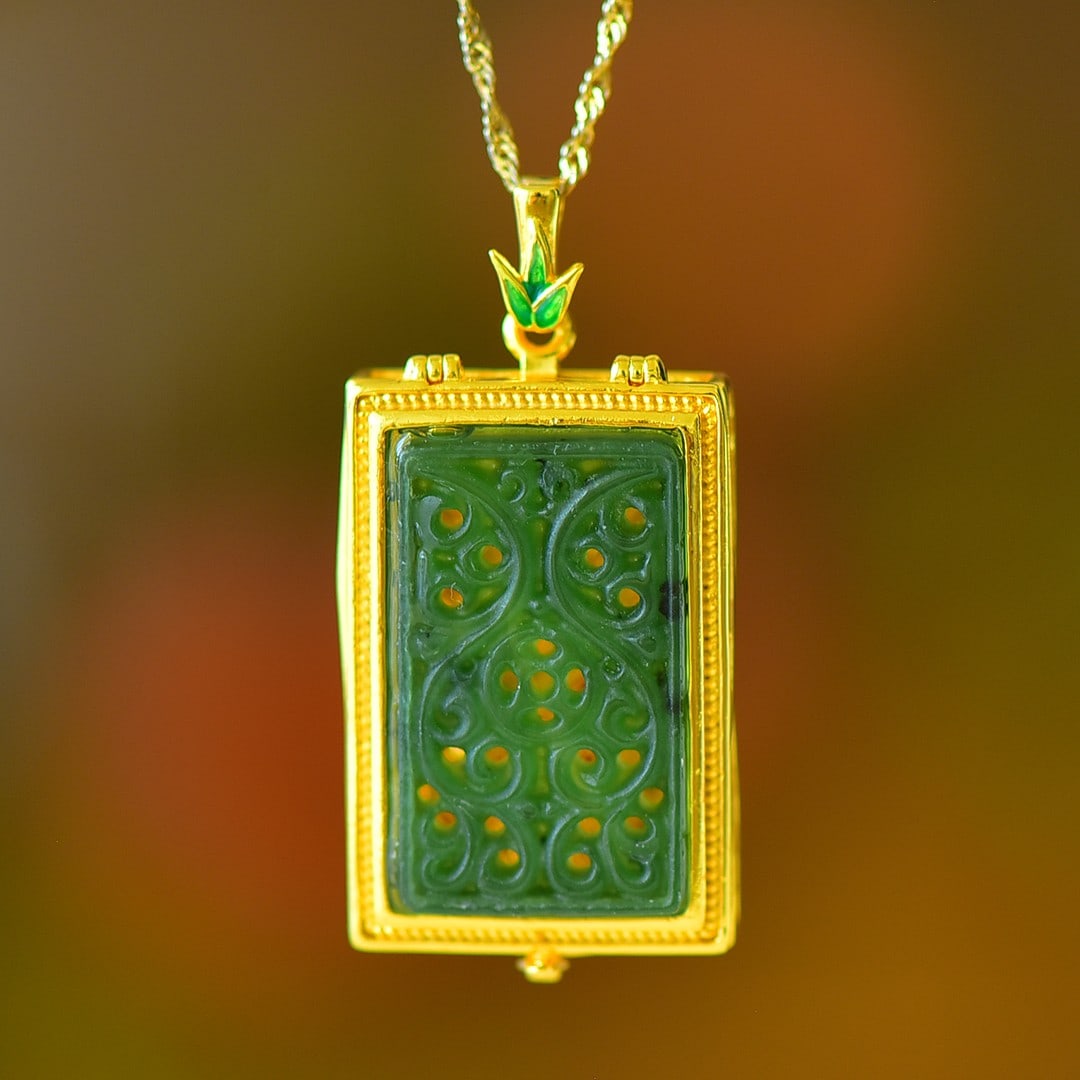 An Exquisite Sterling Silver-Gold Plated Inlaid Jasper Pendant: An Exquisite Sterling Silver-Gold Plated Inlaid Jasper Pendant 纯银镀金镶碧玉吊坠