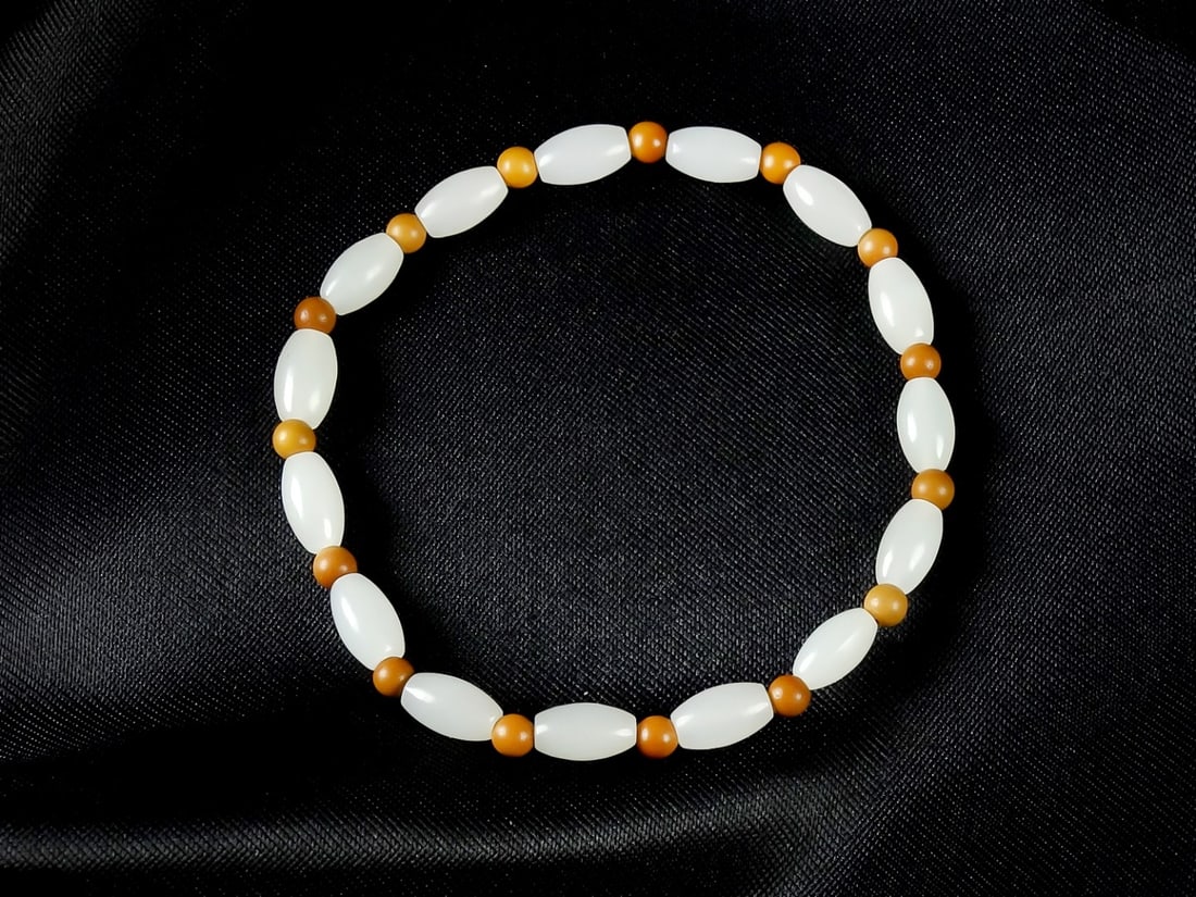 An Exquisite White Jade Bracelets: An Exquisite White Jade Bracelet,Size:(bead)0.2inx0.4in 白玉手链