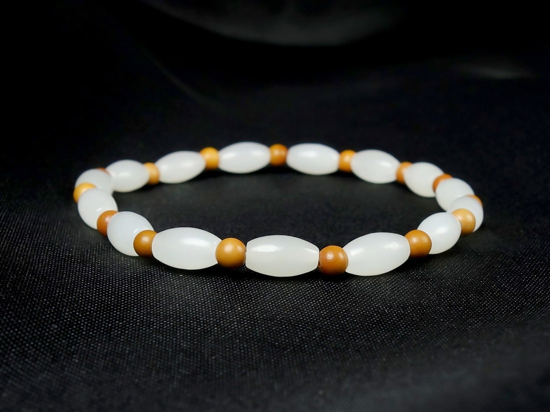 An Exquisite White Jade Bracelets - 2