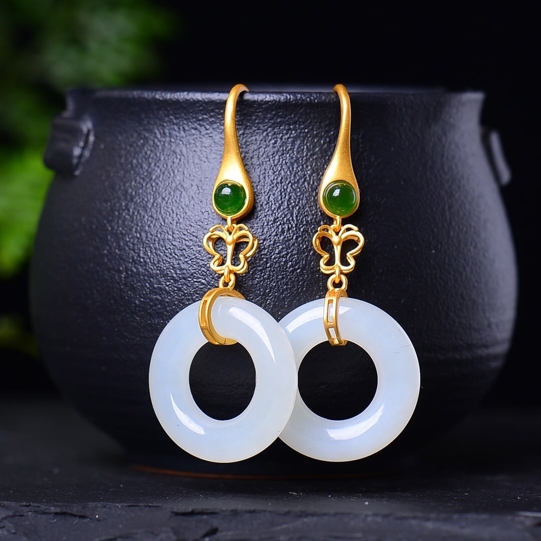 A Pair of Exquisite Sterling Silver-Gold Plated Inlaid White Jade Earrings: A Pair of Exquisite Sterling Silver-Gold Plated Inlaid White Jade Earrings,Size:0.8inx0.8in 一对纯银镀金镶白玉耳环