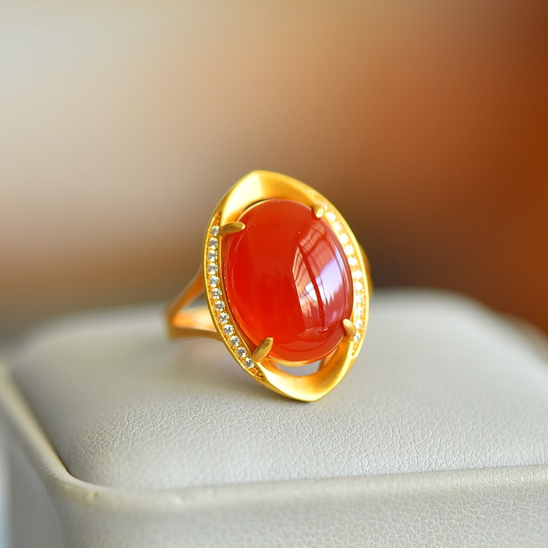 An Exquisite Sterling Silver-Gold Plated Inlaid Agate Ring: An Exquisite Sterling Silver-Gold Plated Inlaid Agate Ring,Size:0.5inx0.6in 纯银镀金镶玛瑙戒指