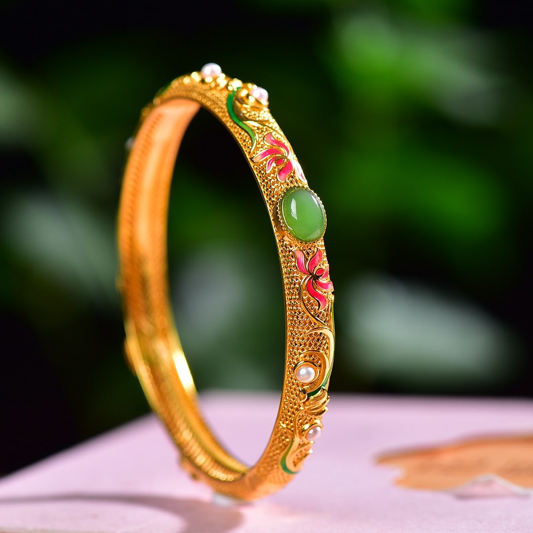 An Exquisite Sterling Silver-Gold Plated Inlaid Jasper Enamel Bracelets, Inlaid Pearl: An Exquisite Sterling Silver-Gold Plated Inlaid Jasper Enamel Bracelet, Inlaid Pearl,Size:0.2inx0.3in 纯银镀金镶碧玉珐琅手镯,嵌&