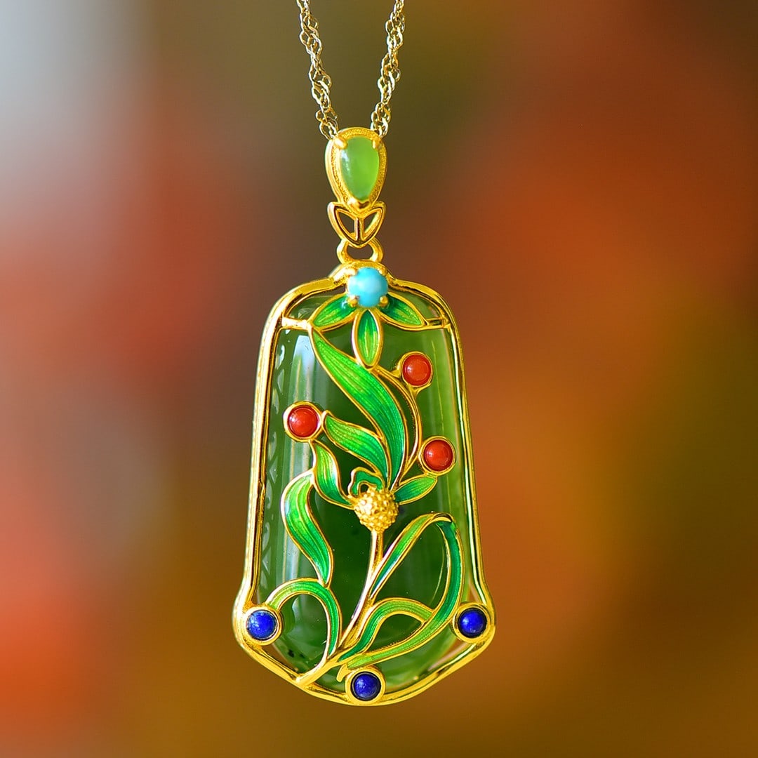 An Exquisite Sterling Silver Inlaid Jasper Flower Pattern Necklace: An Exquisite Sterling Silver Inlaid Jasper Flower Pattern Necklace,Size:0.6inx1.2in 纯银镶碧玉花卉纹项链