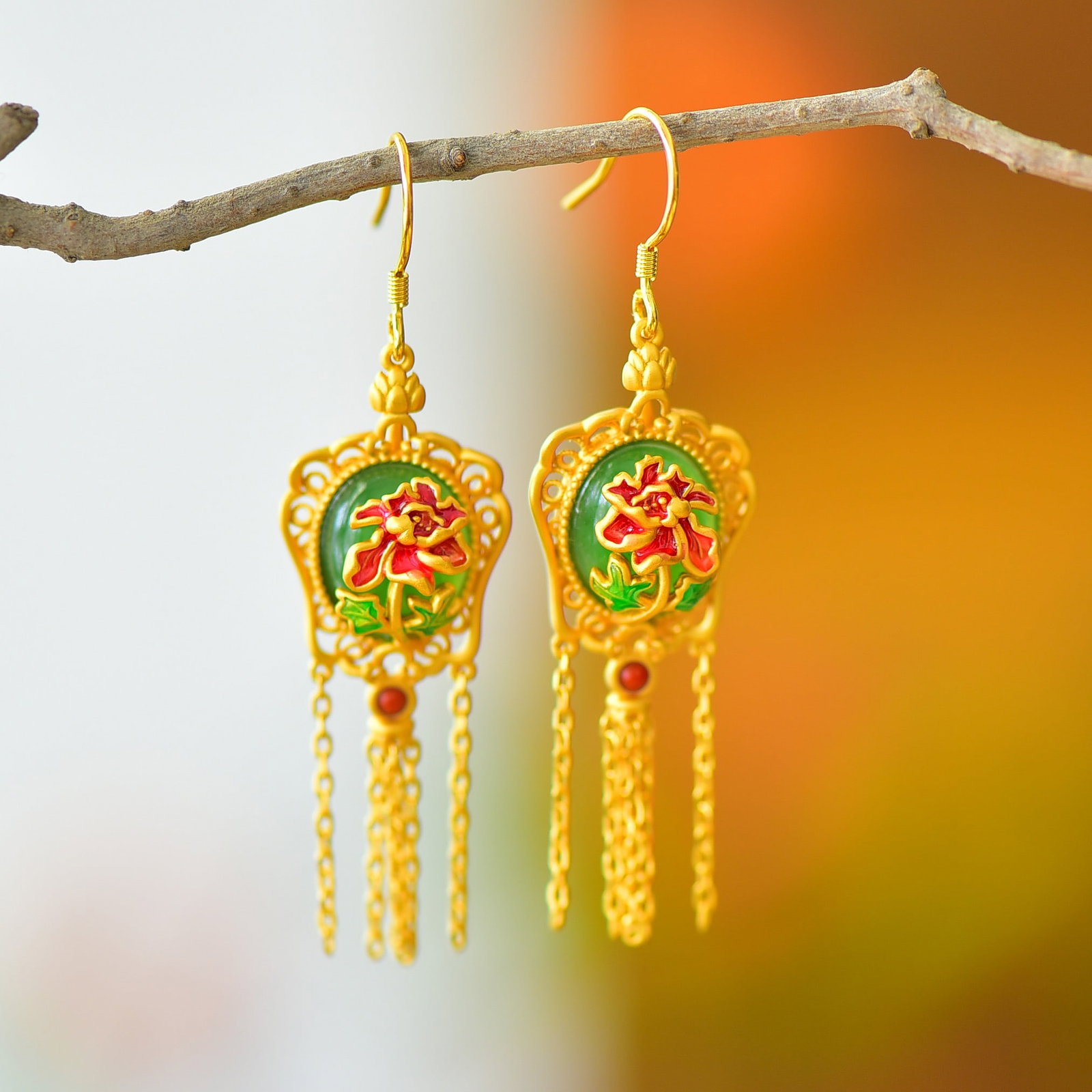 A Pair of Exquisite Sterling Silver-Gold Plated Inlaid Jasper Enamel Earrings: A Pair of Exquisite Sterling Silver-Gold Plated Inlaid Jasper Enamel Earrings 一对纯银镀金镶碧玉珐琅耳环