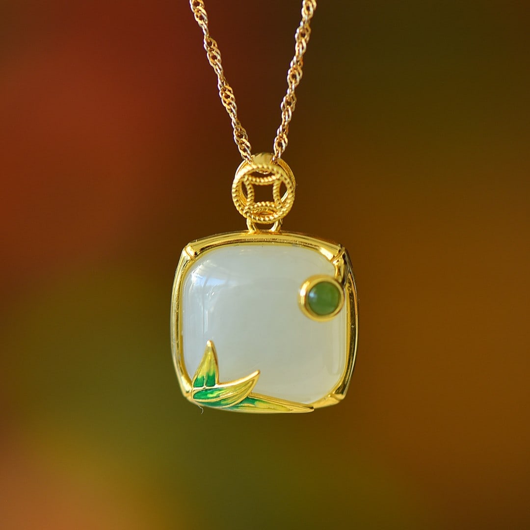 An Exquisite Sterling Silver-Gold Plated Inlaid White Jade Pendant: An Exquisite Sterling Silver-Gold Plated Inlaid White Jade Pendant,Size:0.6inx0.6in 纯银镀金镶白玉吊坠