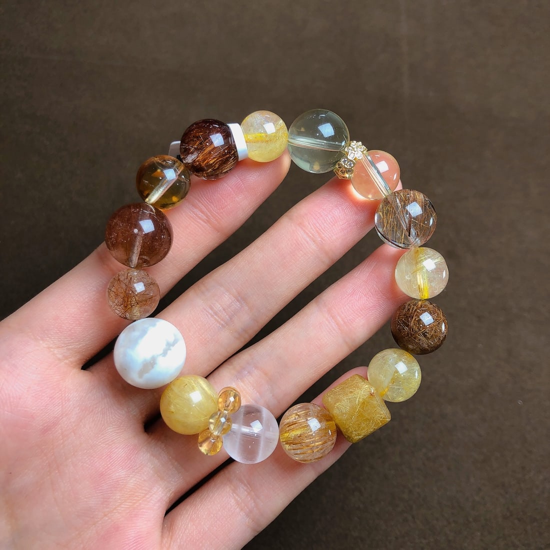 An Exquisite Crystal Bracelets: An Exquisite Crystal Bracelet,Size:0.4in,0.5in,Weight:37.7g 水晶手串